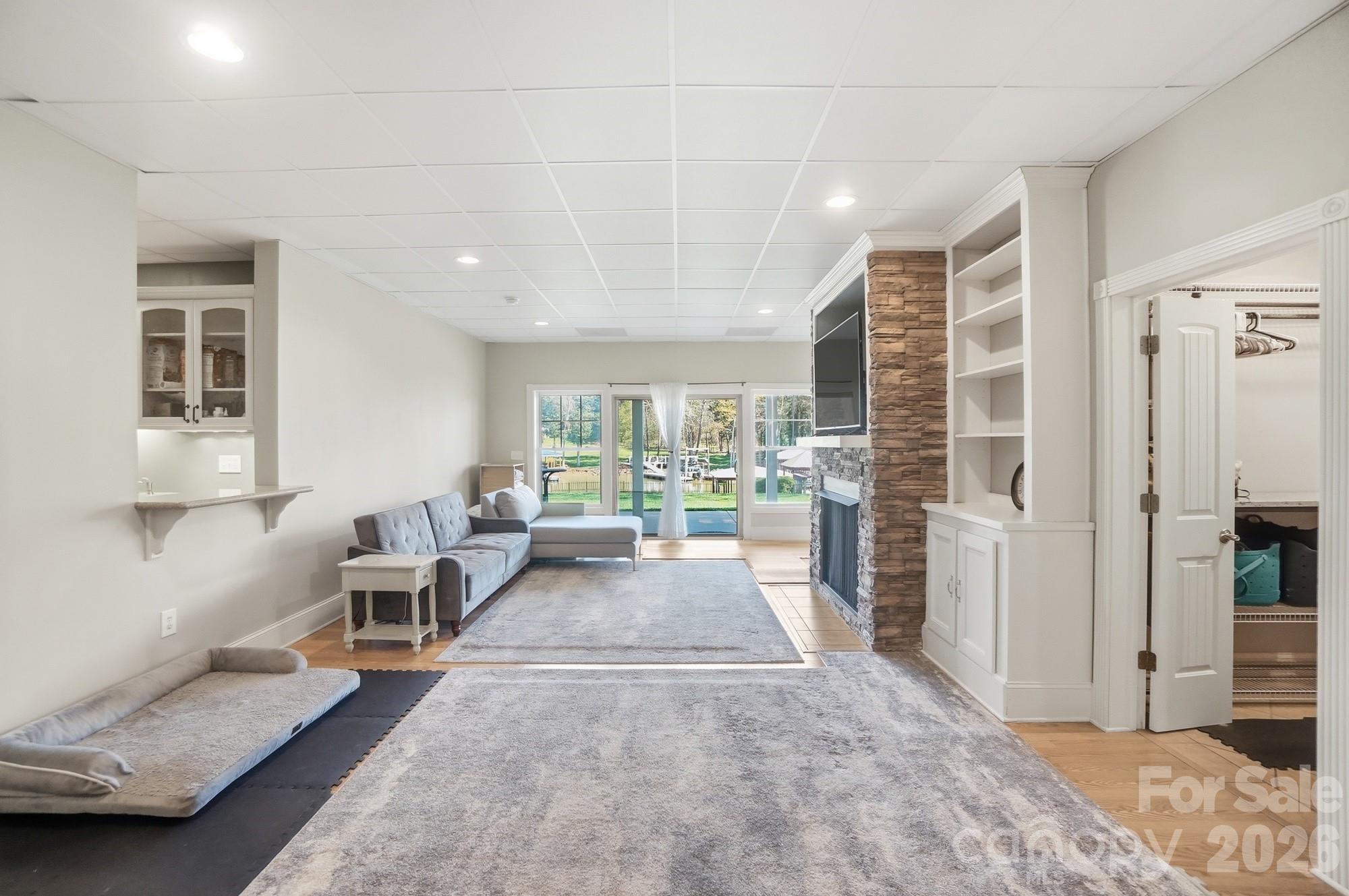 186 Hazelton Loop