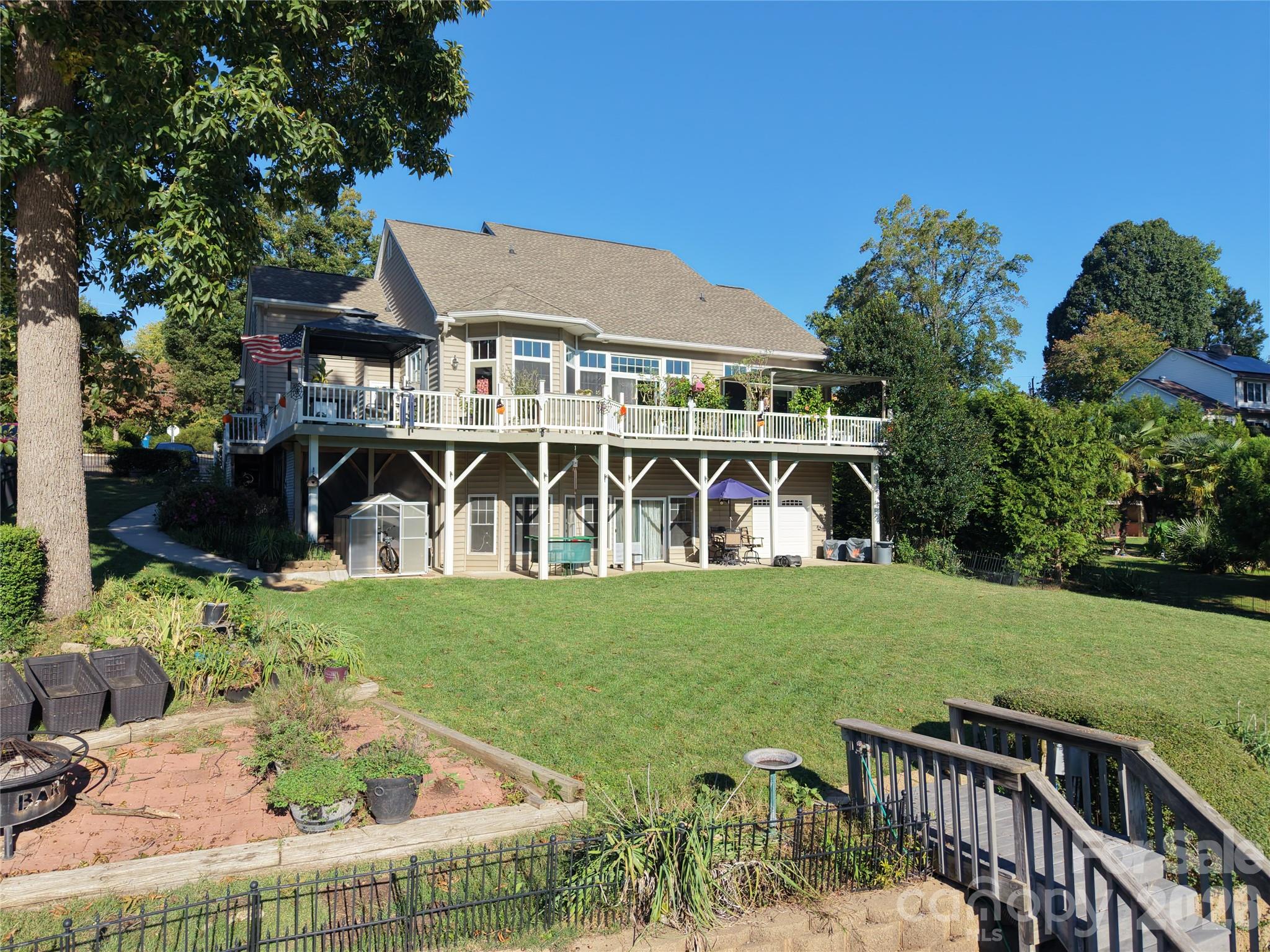 186 Hazelton Loop