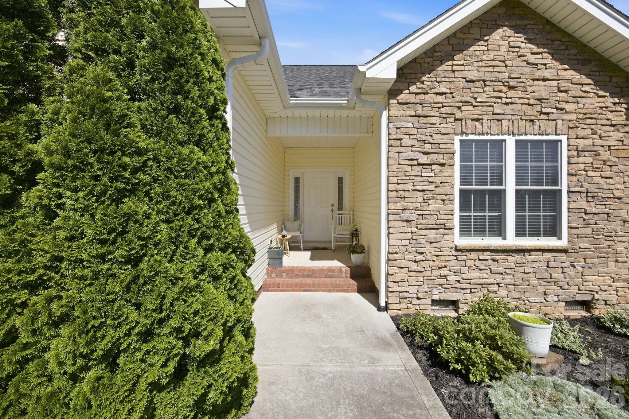 104 Castle Pines Lane