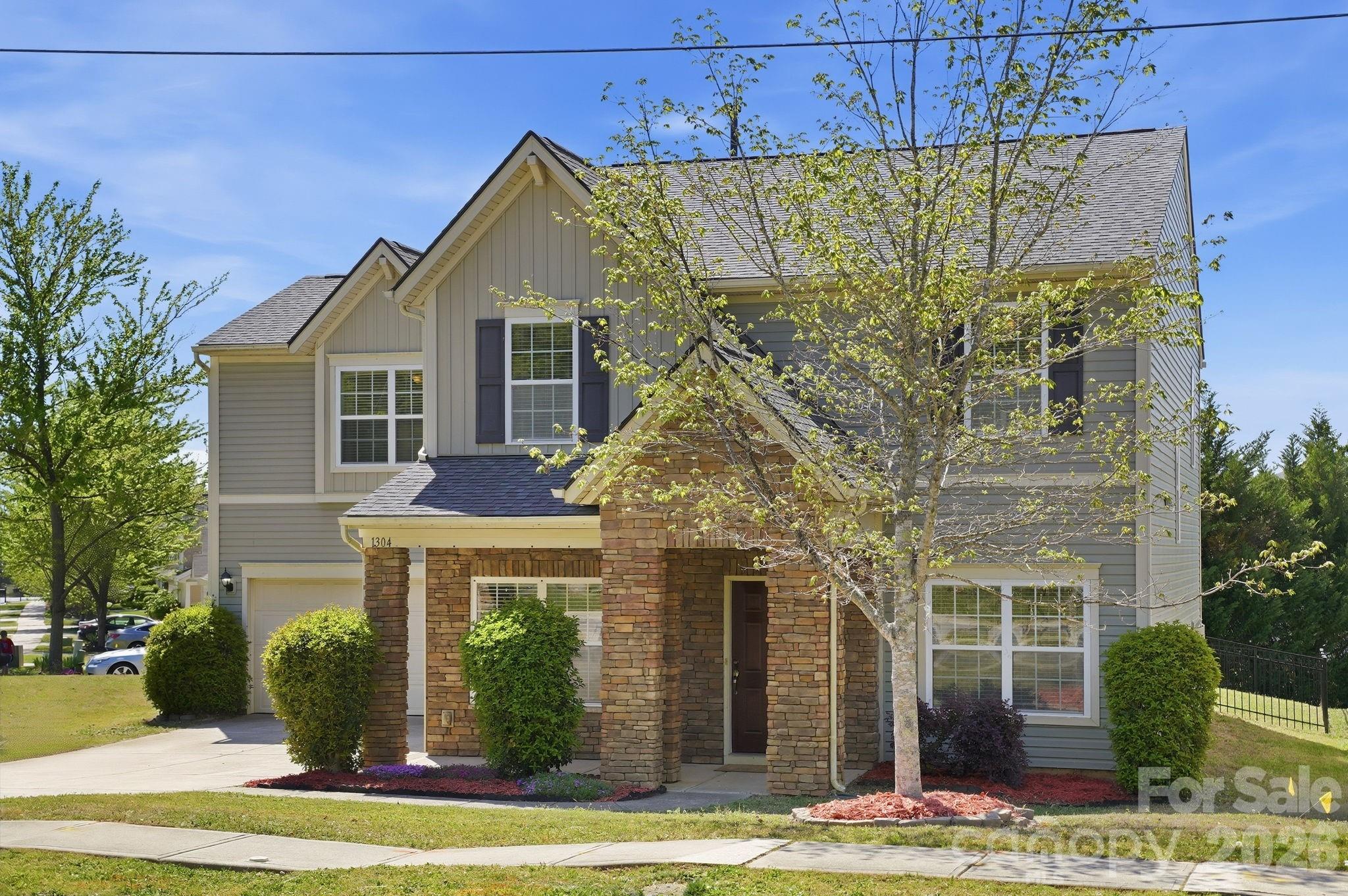 1304 Woodglen Lane