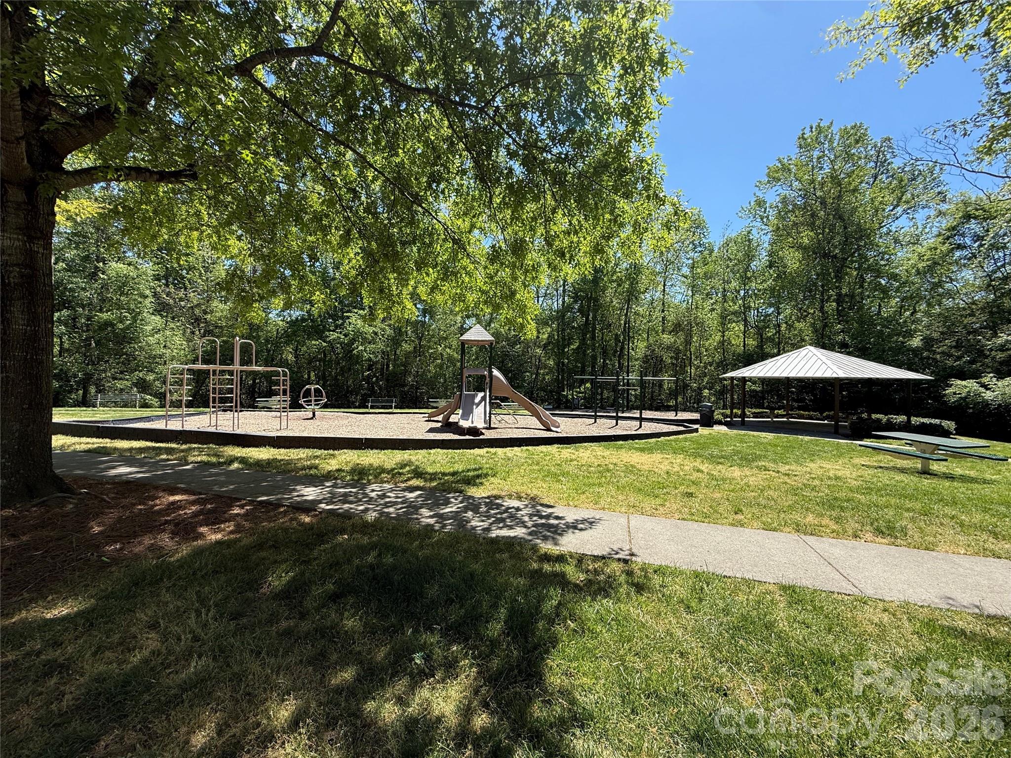 1304 Woodglen Lane