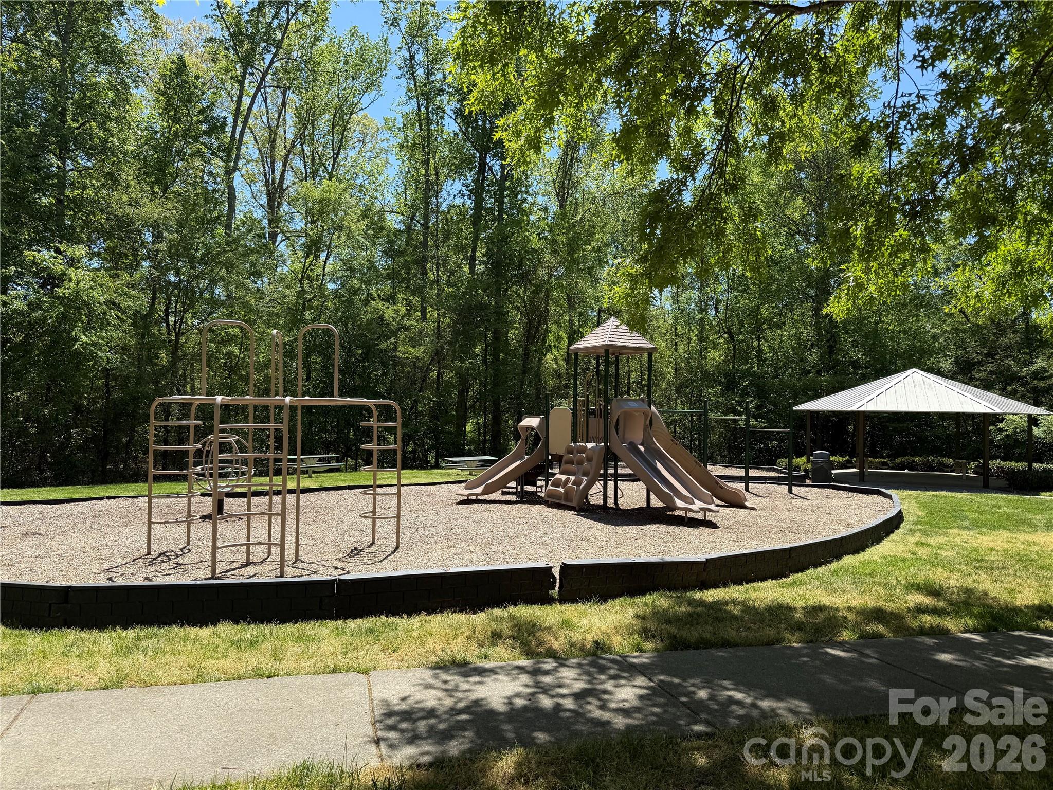 1304 Woodglen Lane