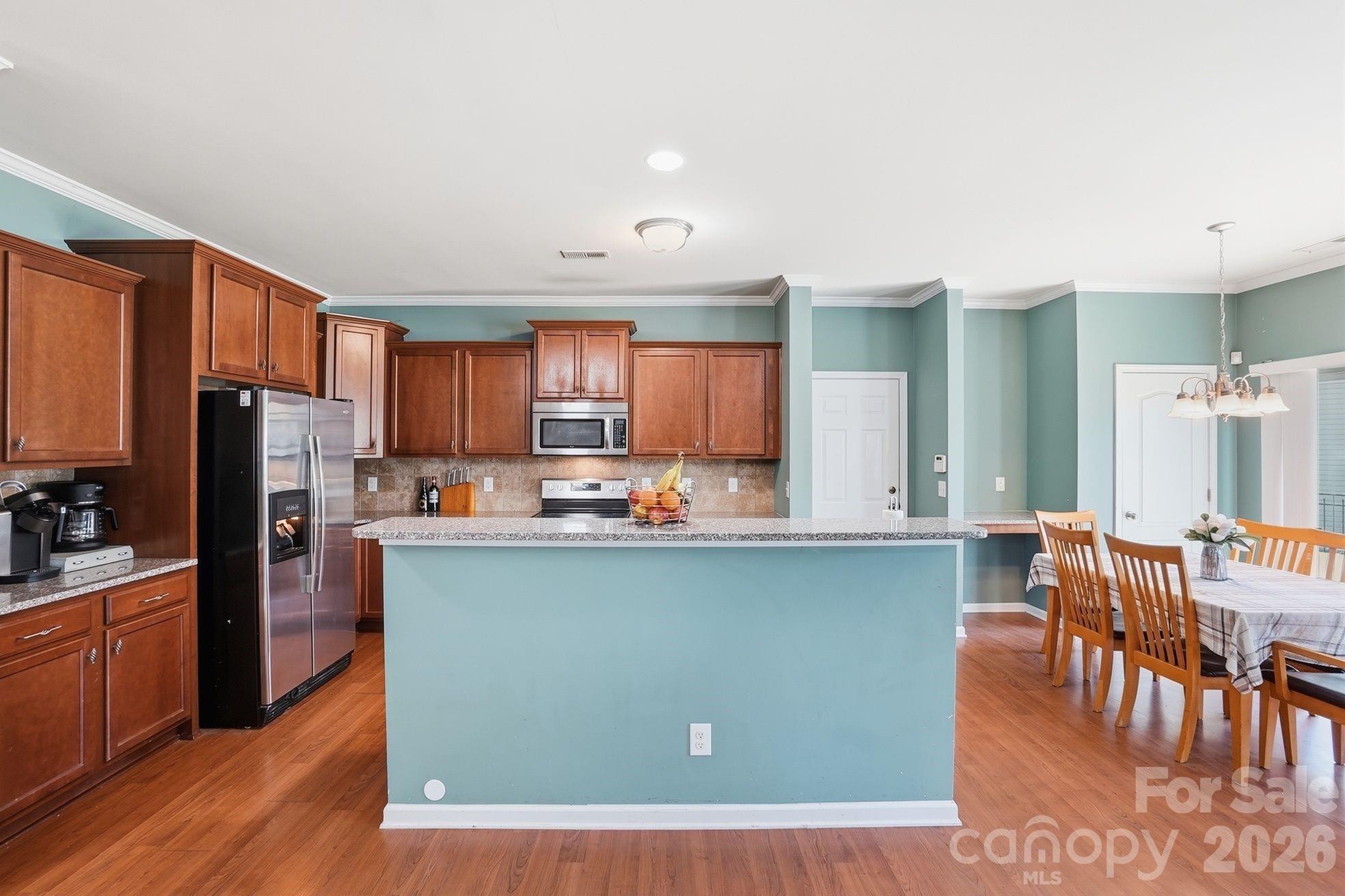 1304 Woodglen Lane
