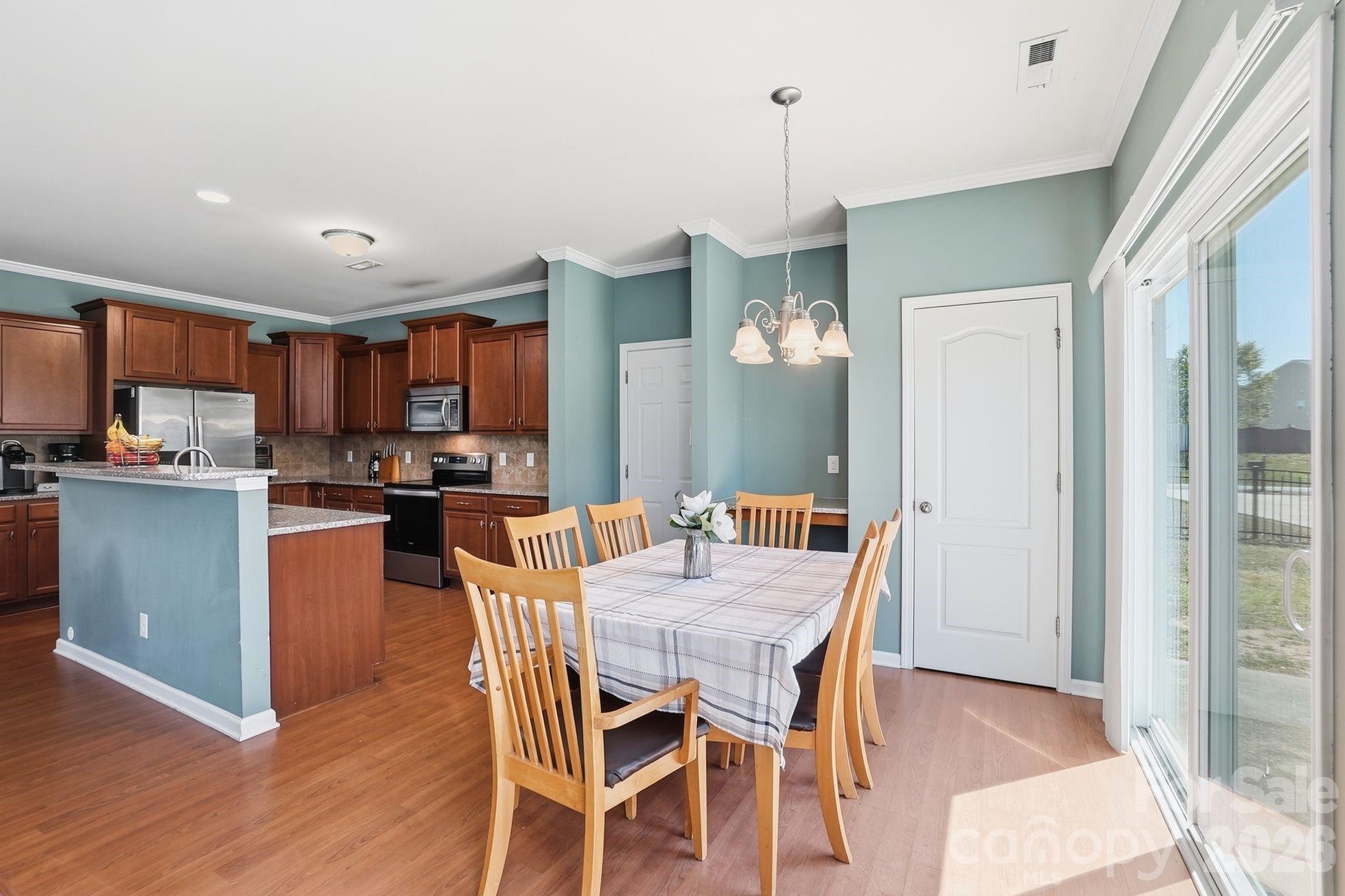 1304 Woodglen Lane