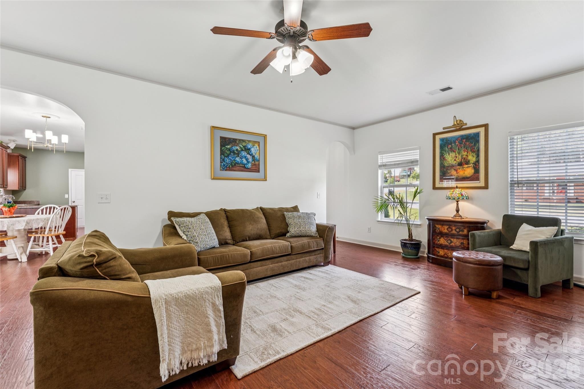 1042 Arrowhead Drive SE