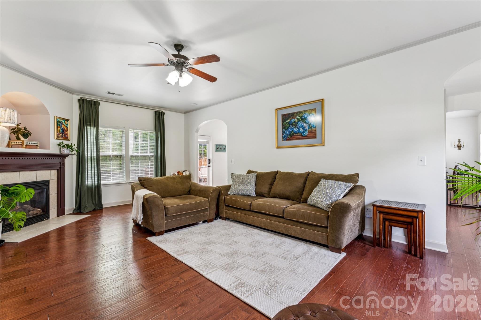 1042 Arrowhead Drive SE