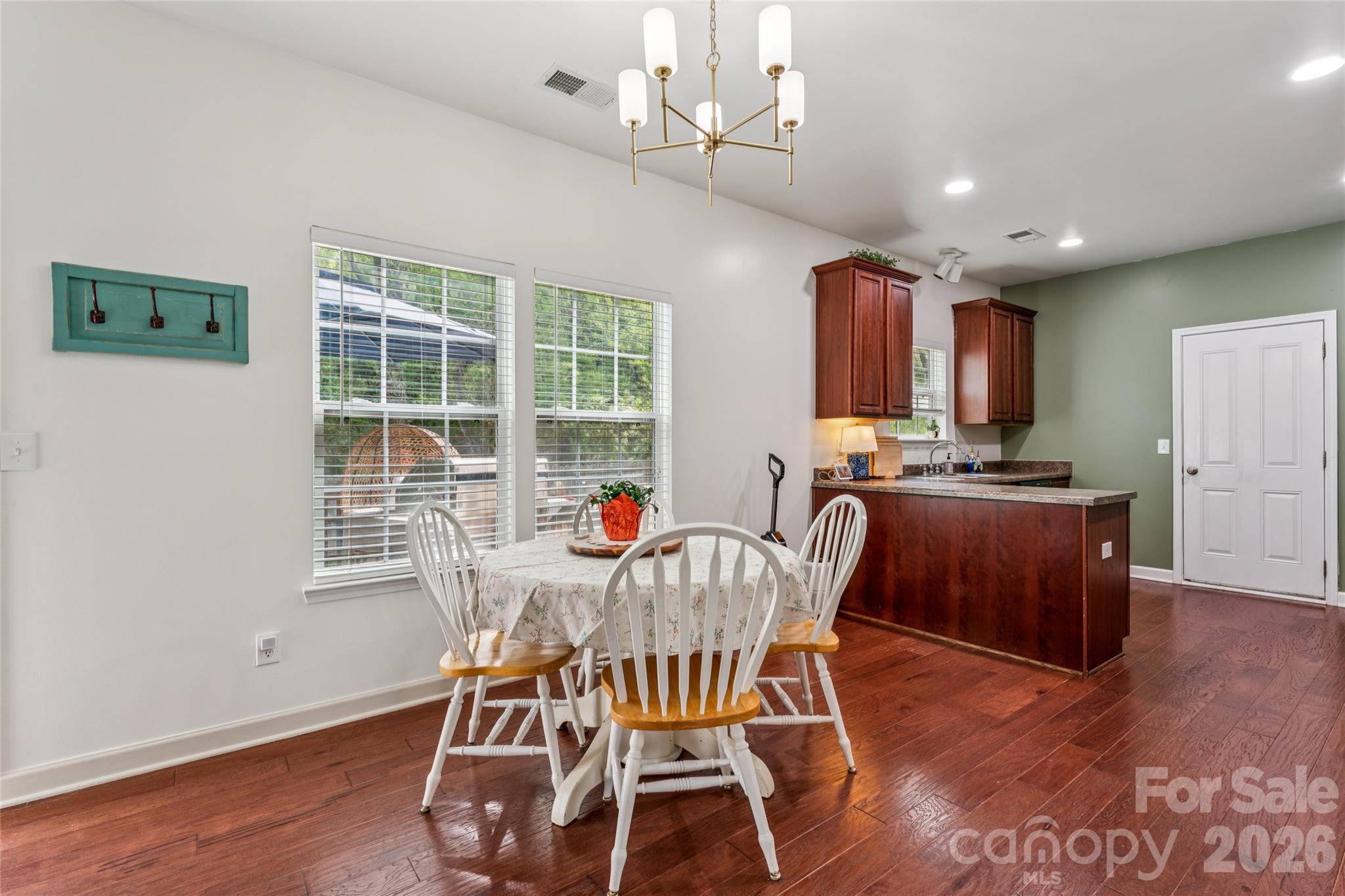 1042 Arrowhead Drive SE