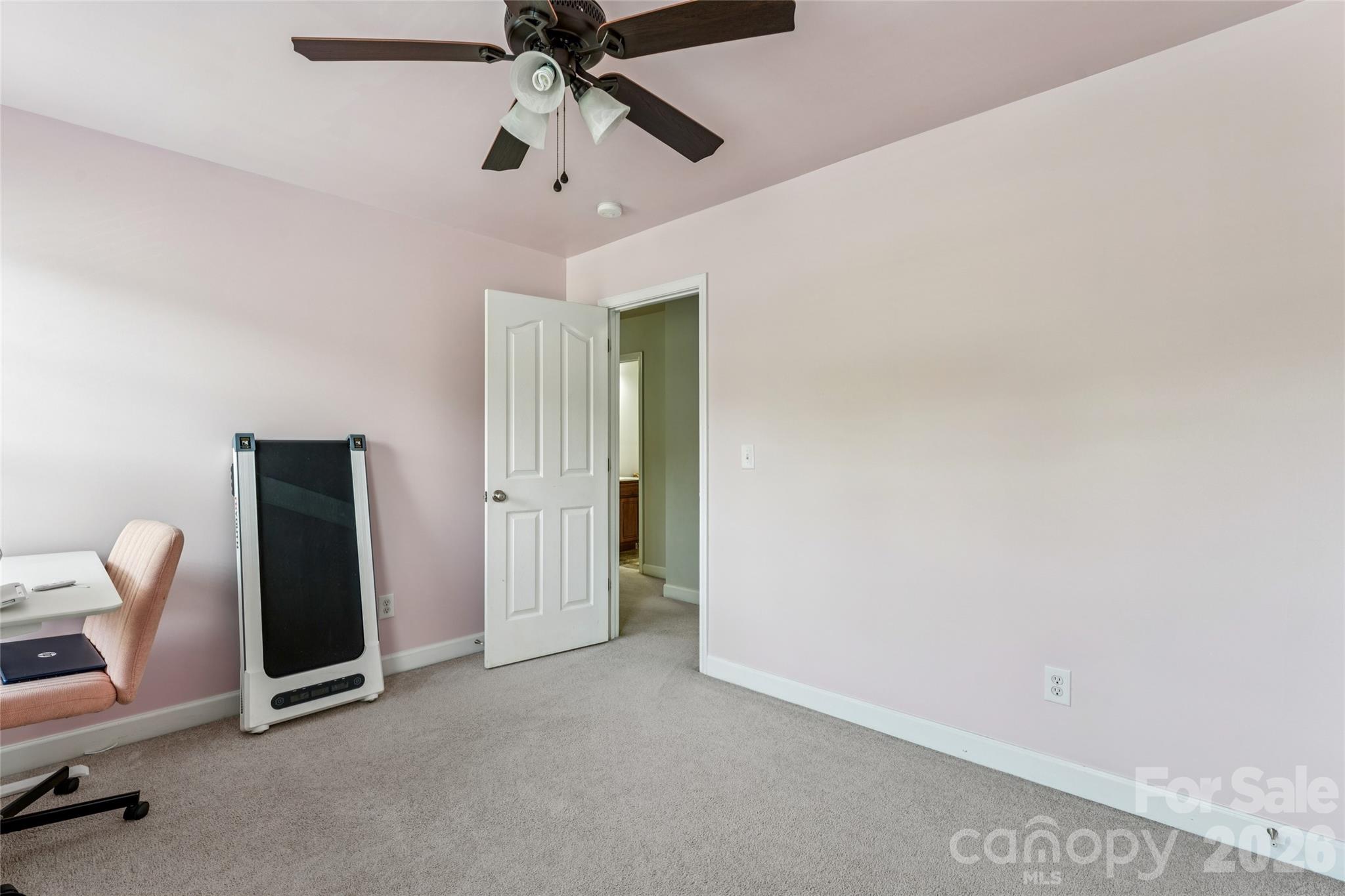 1042 Arrowhead Drive SE