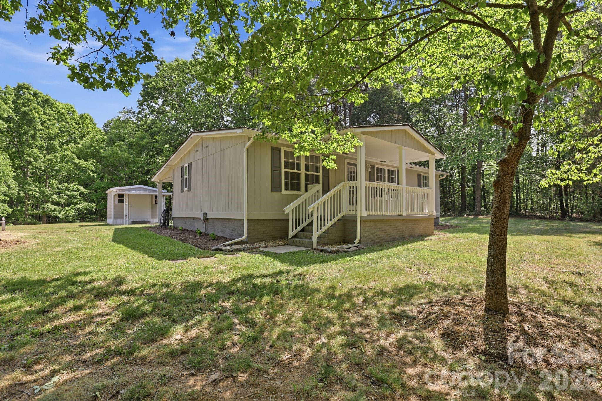 136 Woodridge Lane