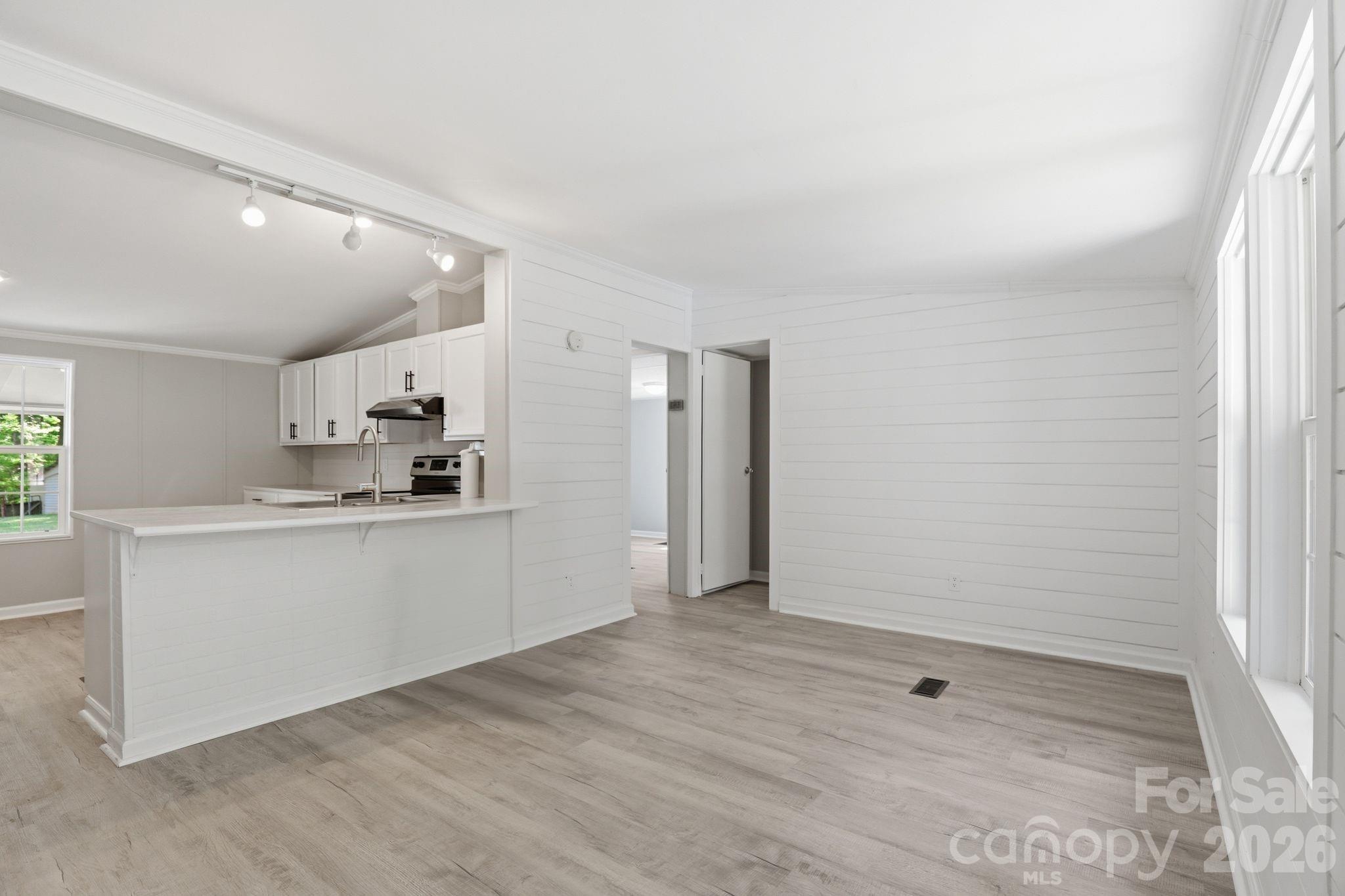 136 Woodridge Lane