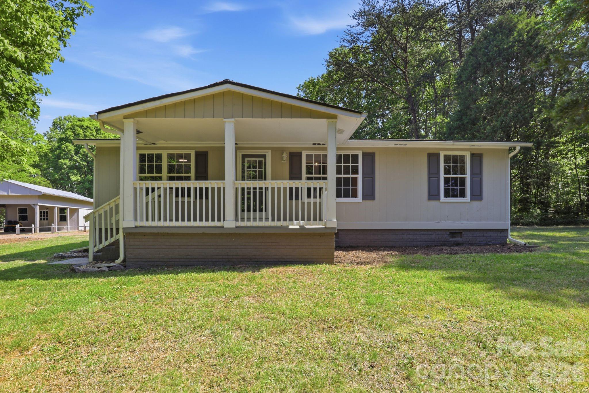 136 Woodridge Lane
