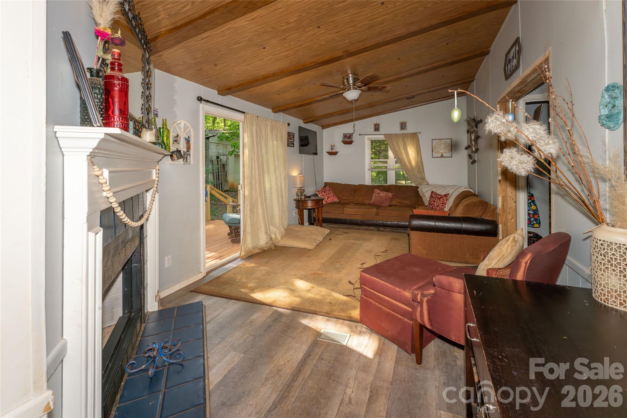 6132 Sherwood Lane