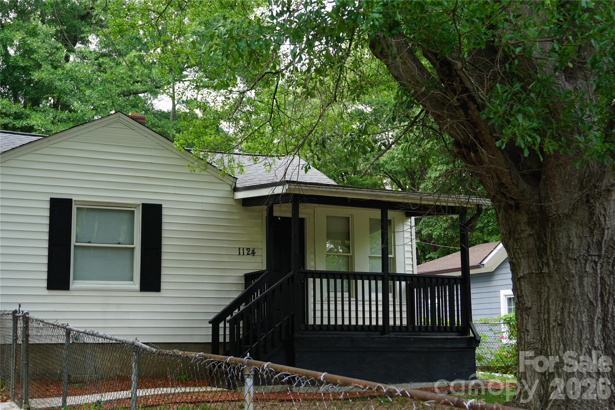 1124 W Mauney Avenue