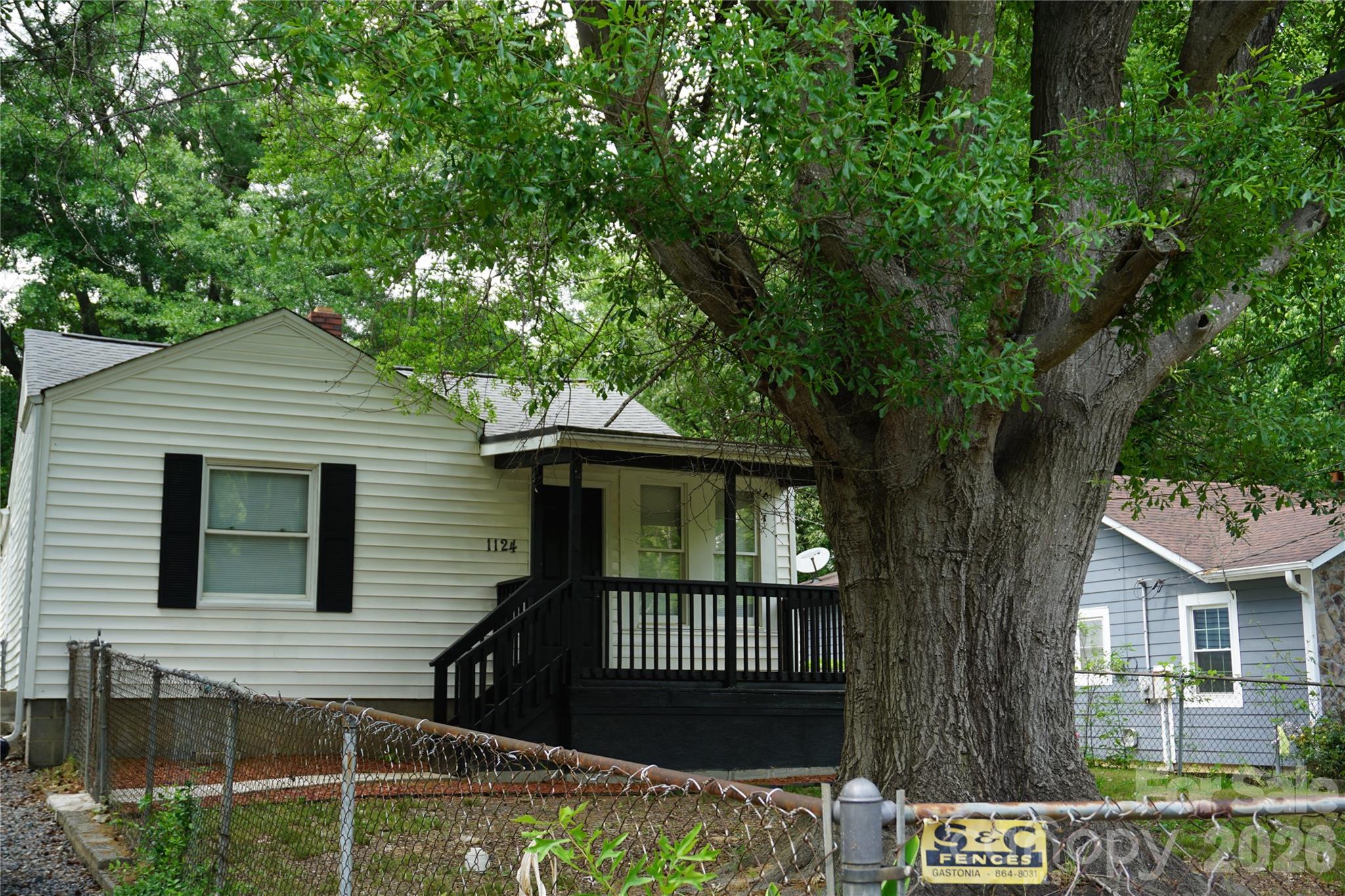 1124 W Mauney Avenue