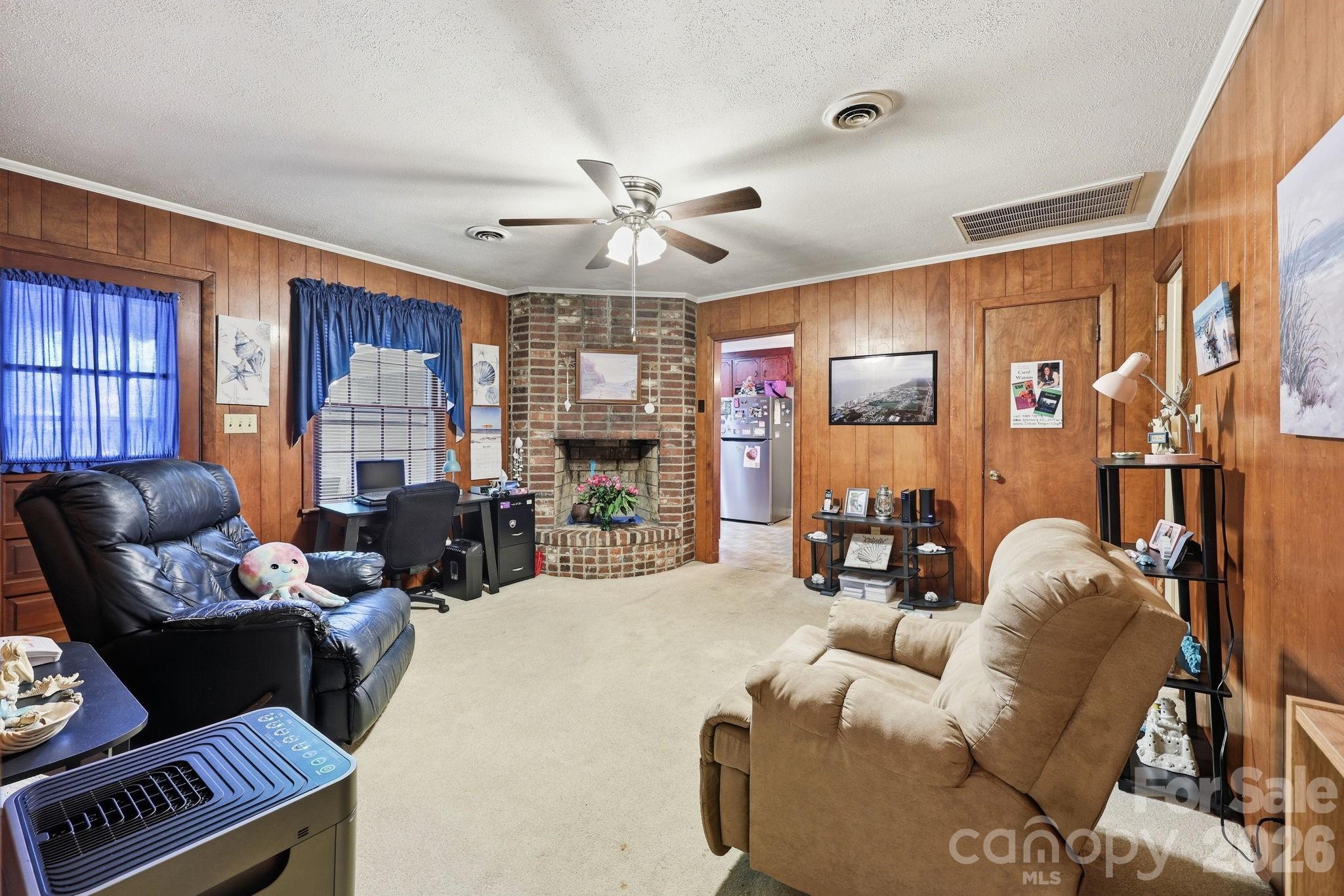 401 White Oaks Drive