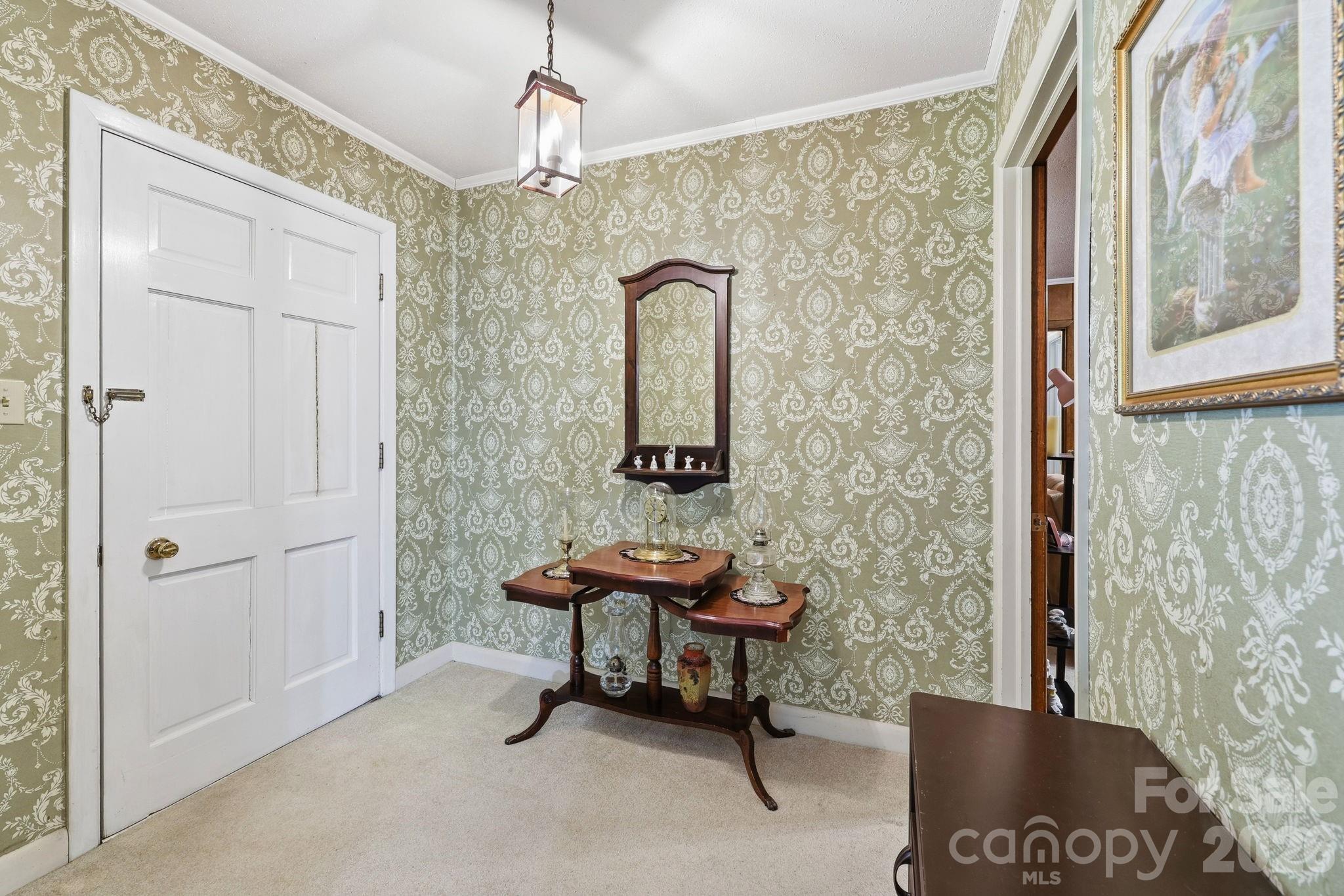401 White Oaks Drive
