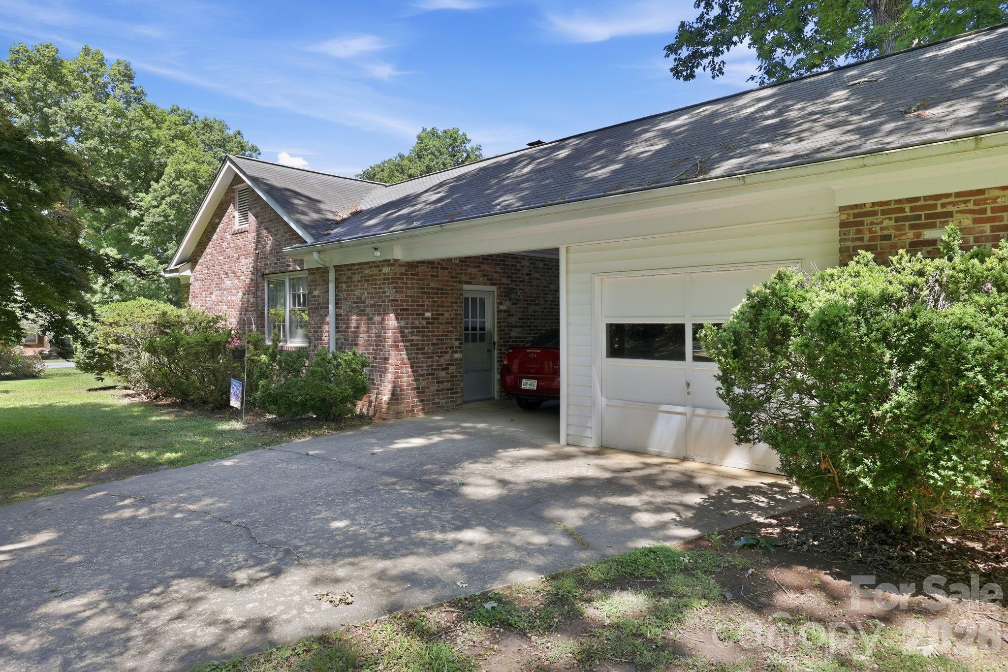 401 White Oaks Drive