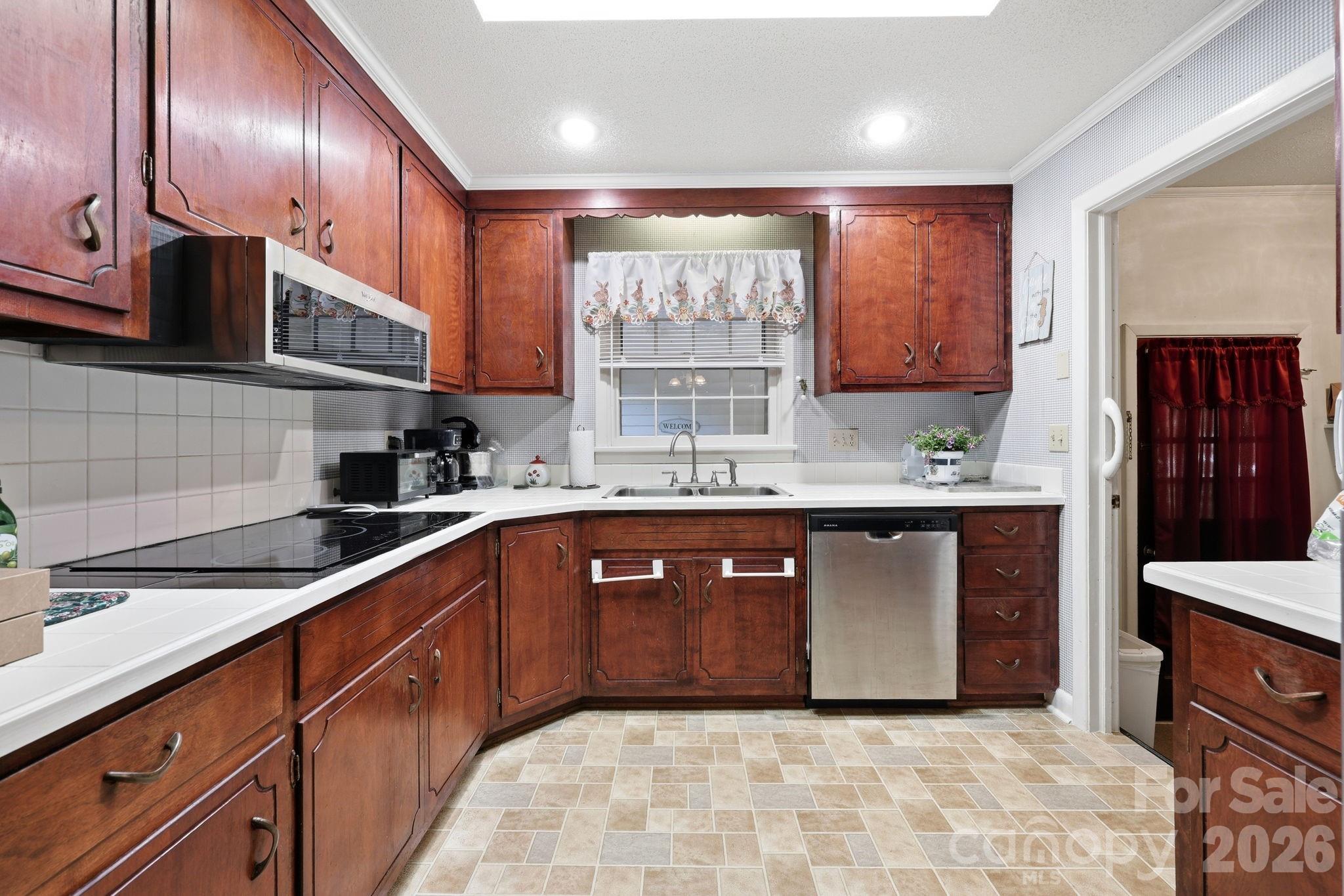 401 White Oaks Drive