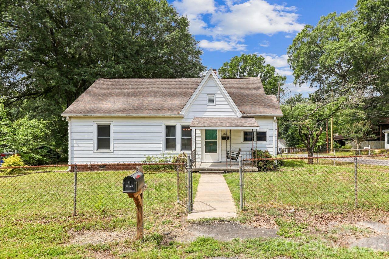 1010 Desoto Avenue