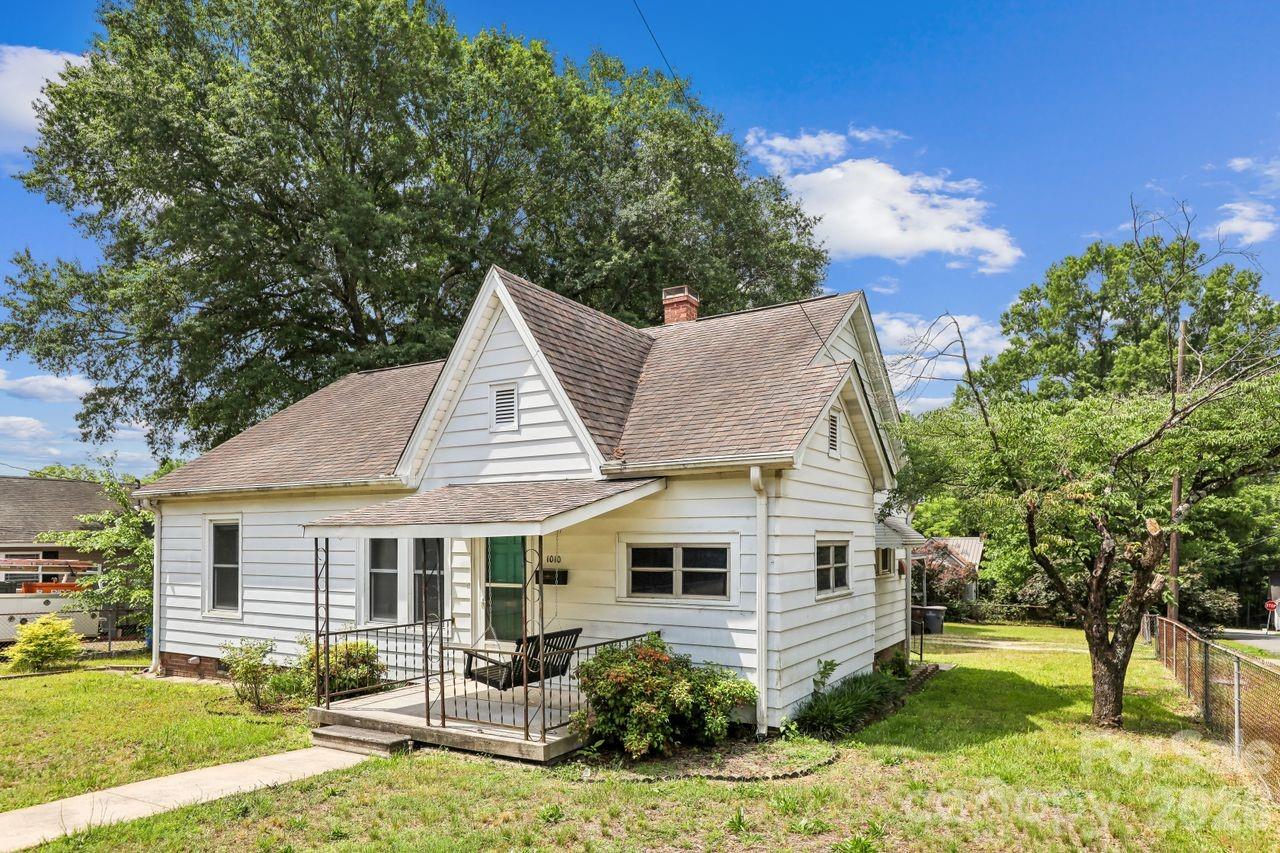 1010 Desoto Avenue