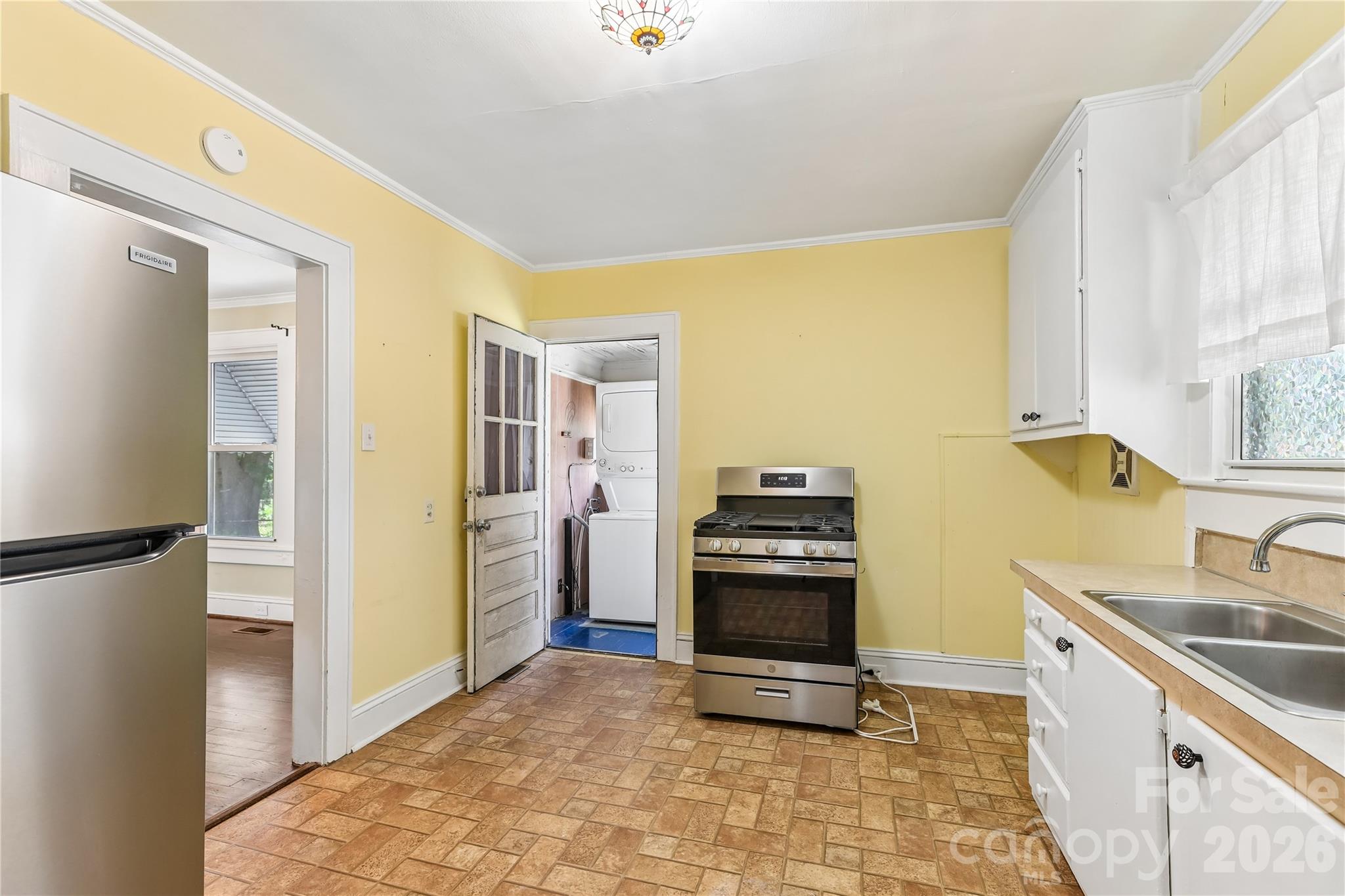 1010 Desoto Avenue