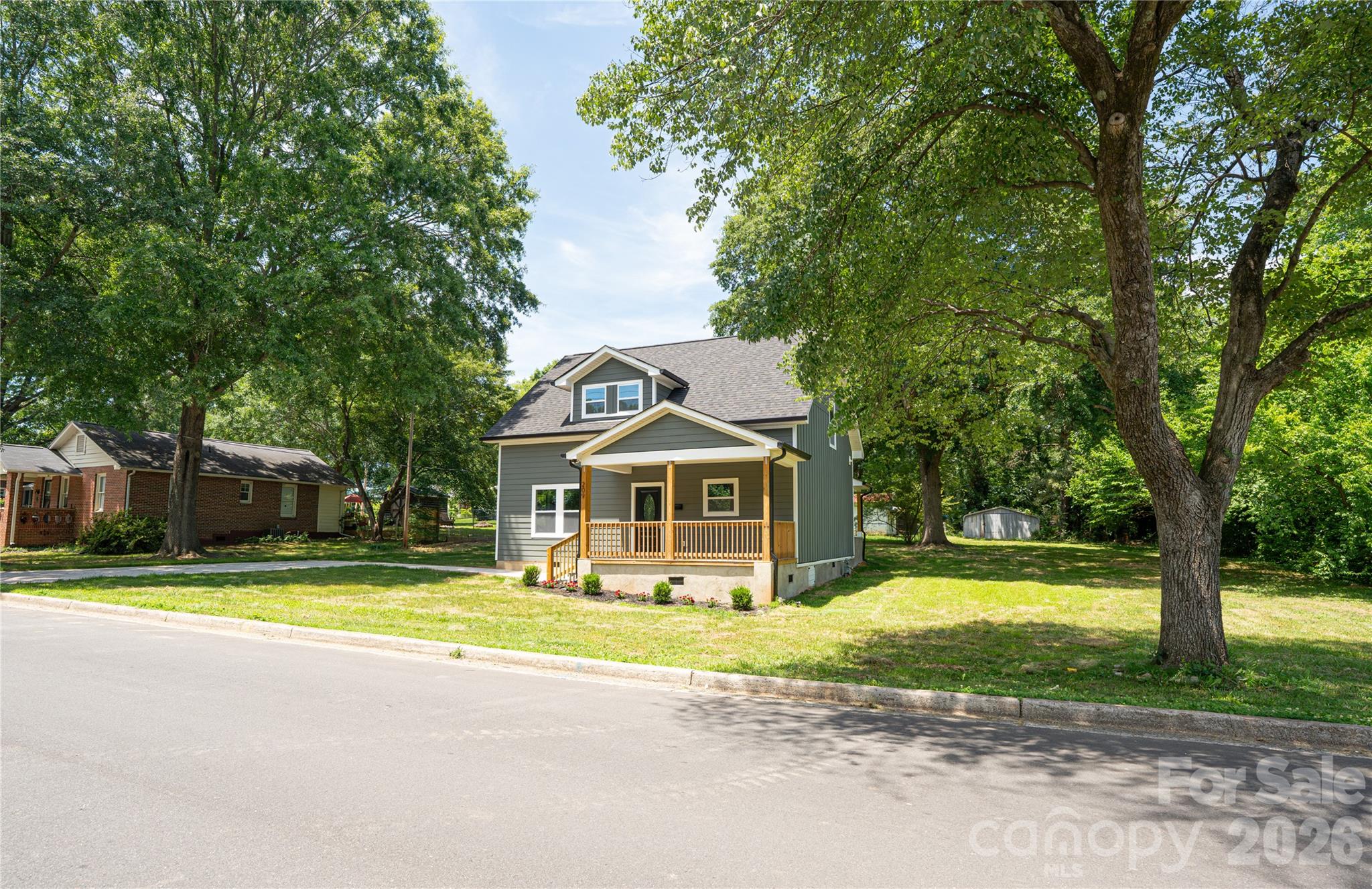 209 East Dixon Street
