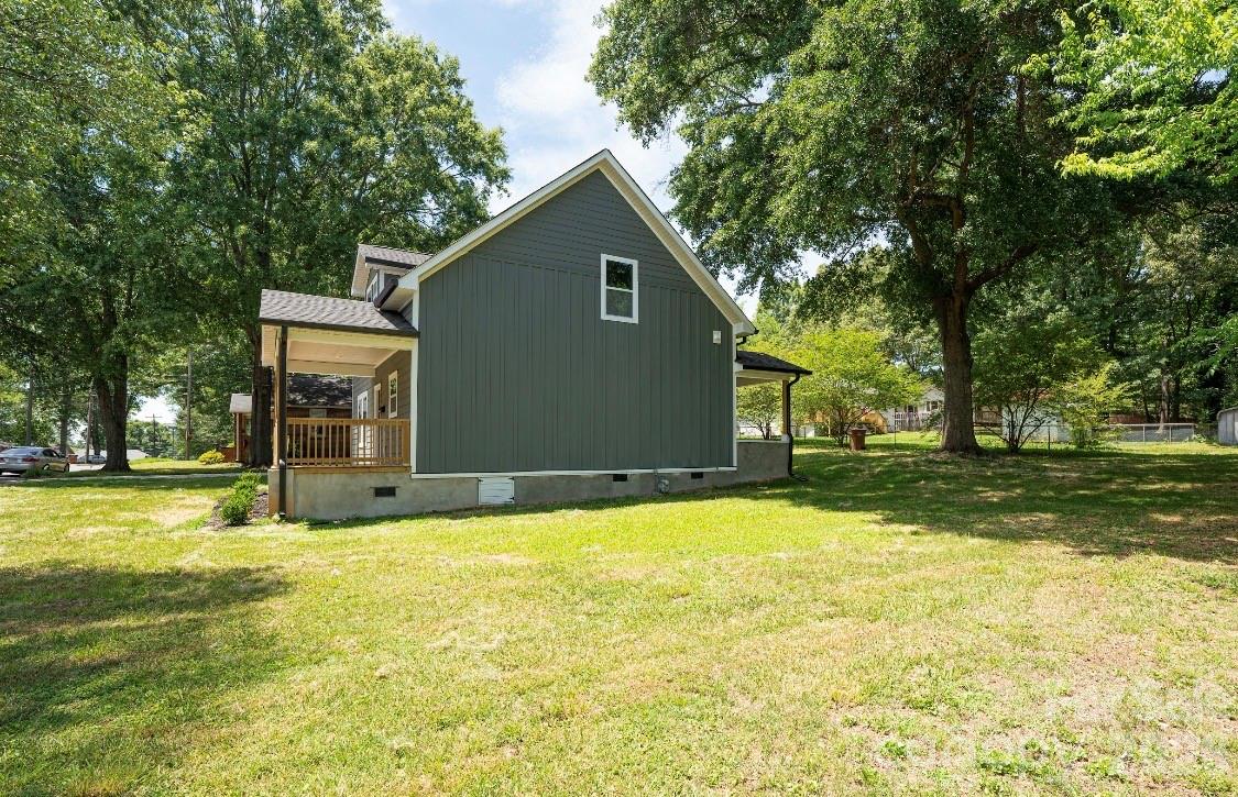 209 East Dixon Street
