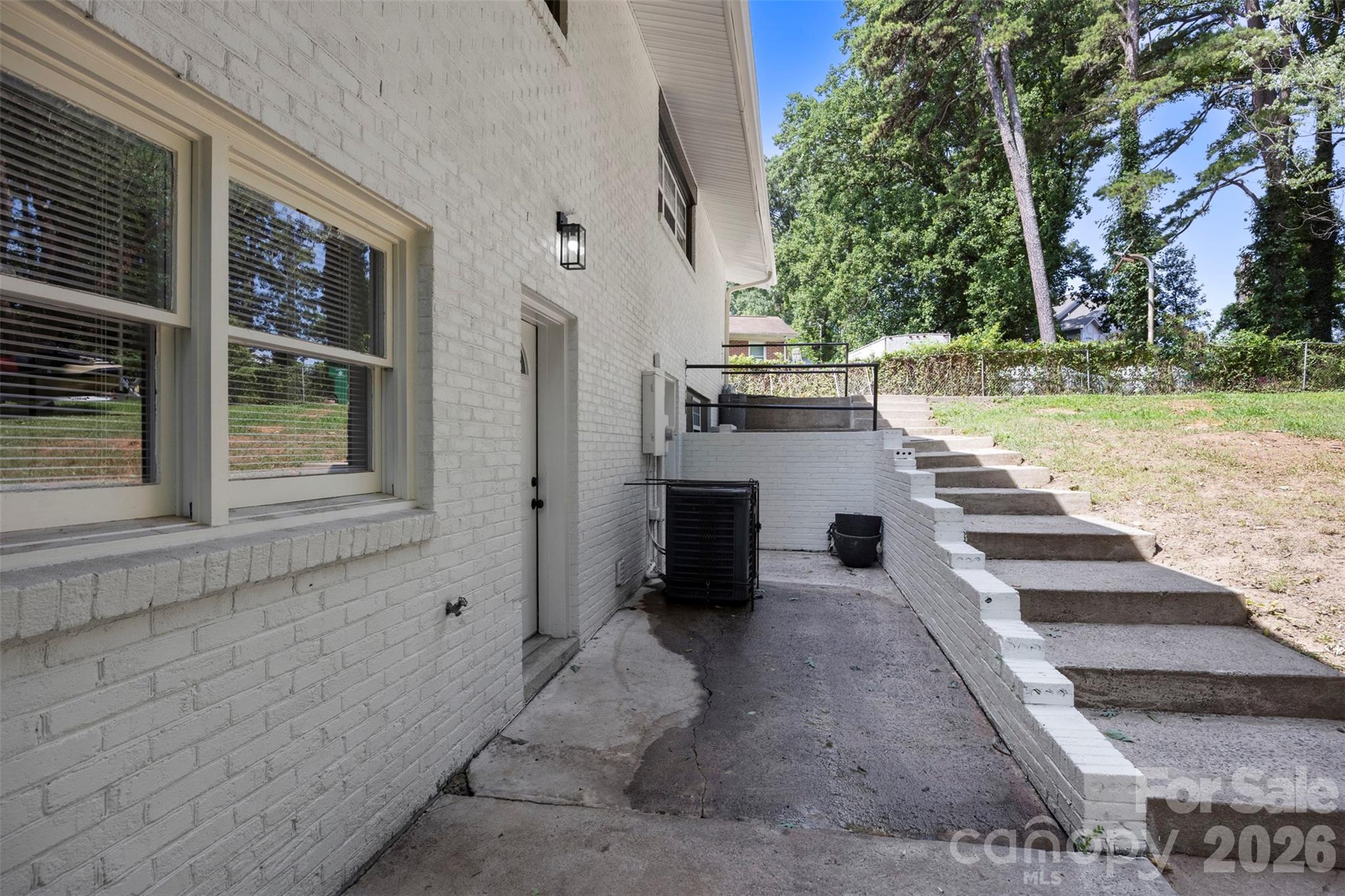 1047 White Plains Road