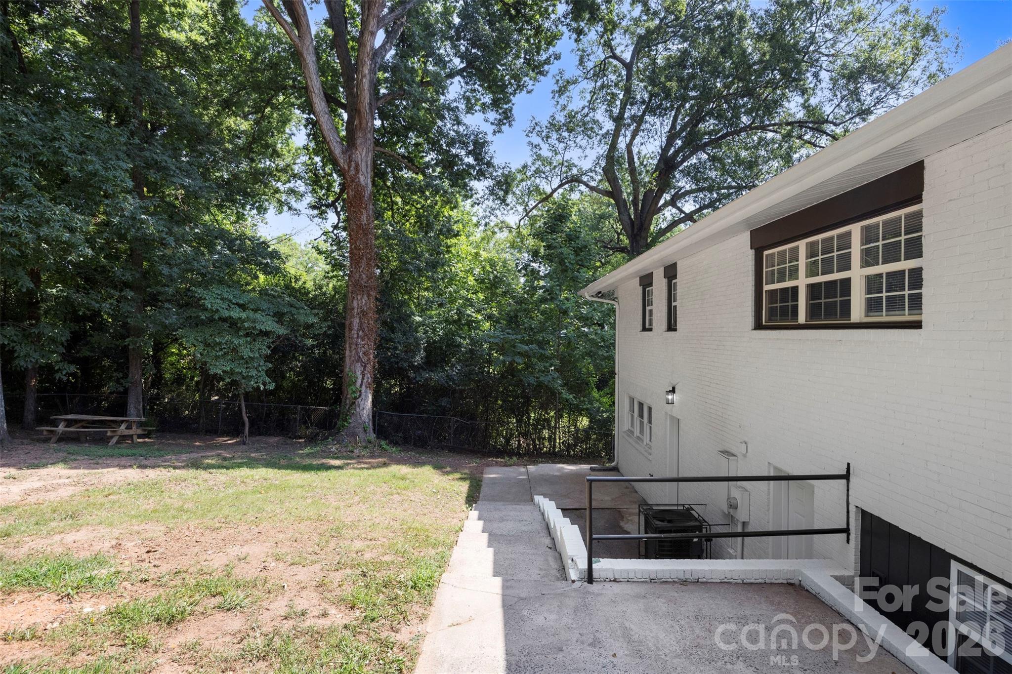 1047 White Plains Road