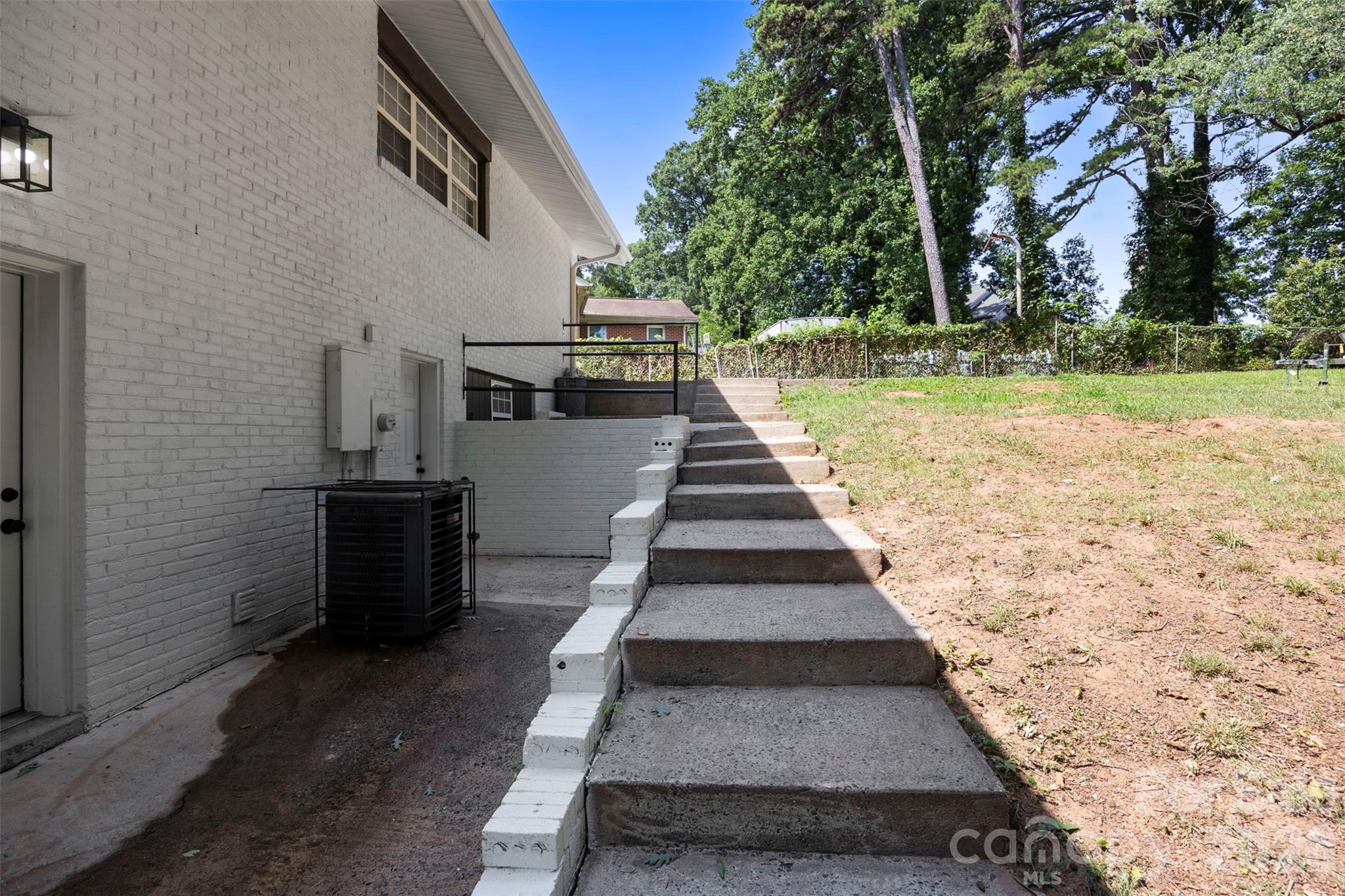 1047 White Plains Road