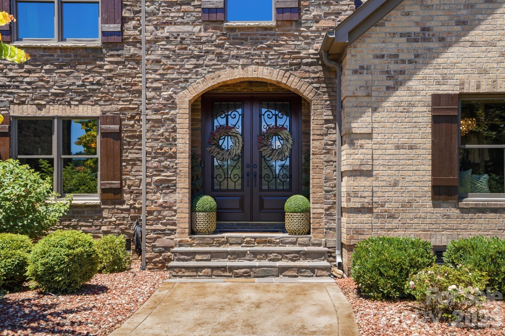 142 Riverchase Lane