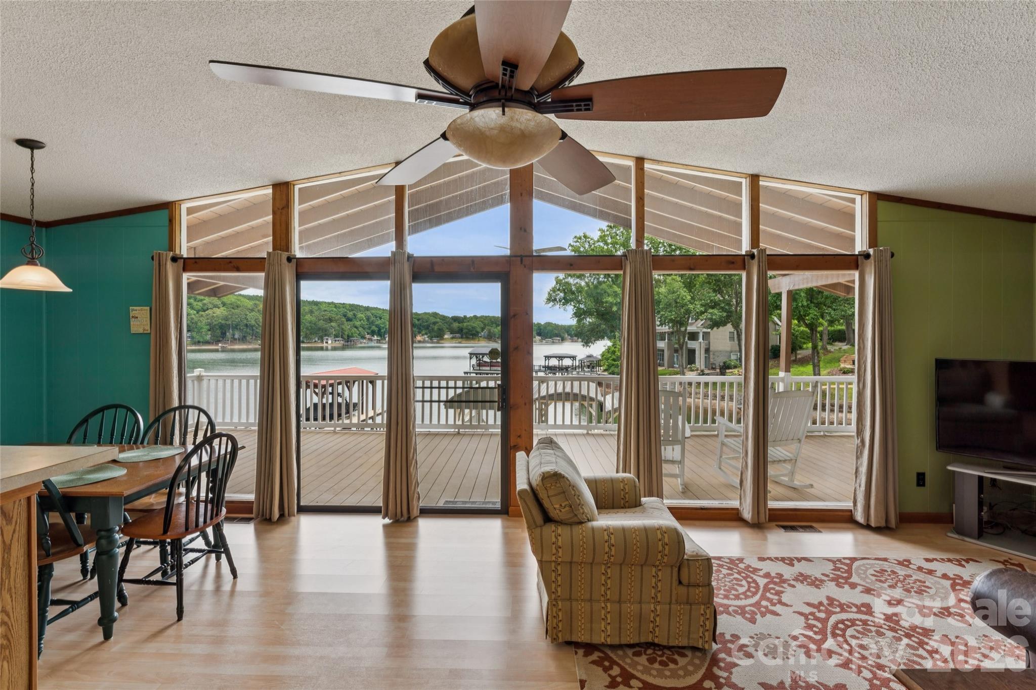 918 Pinehaven Drive