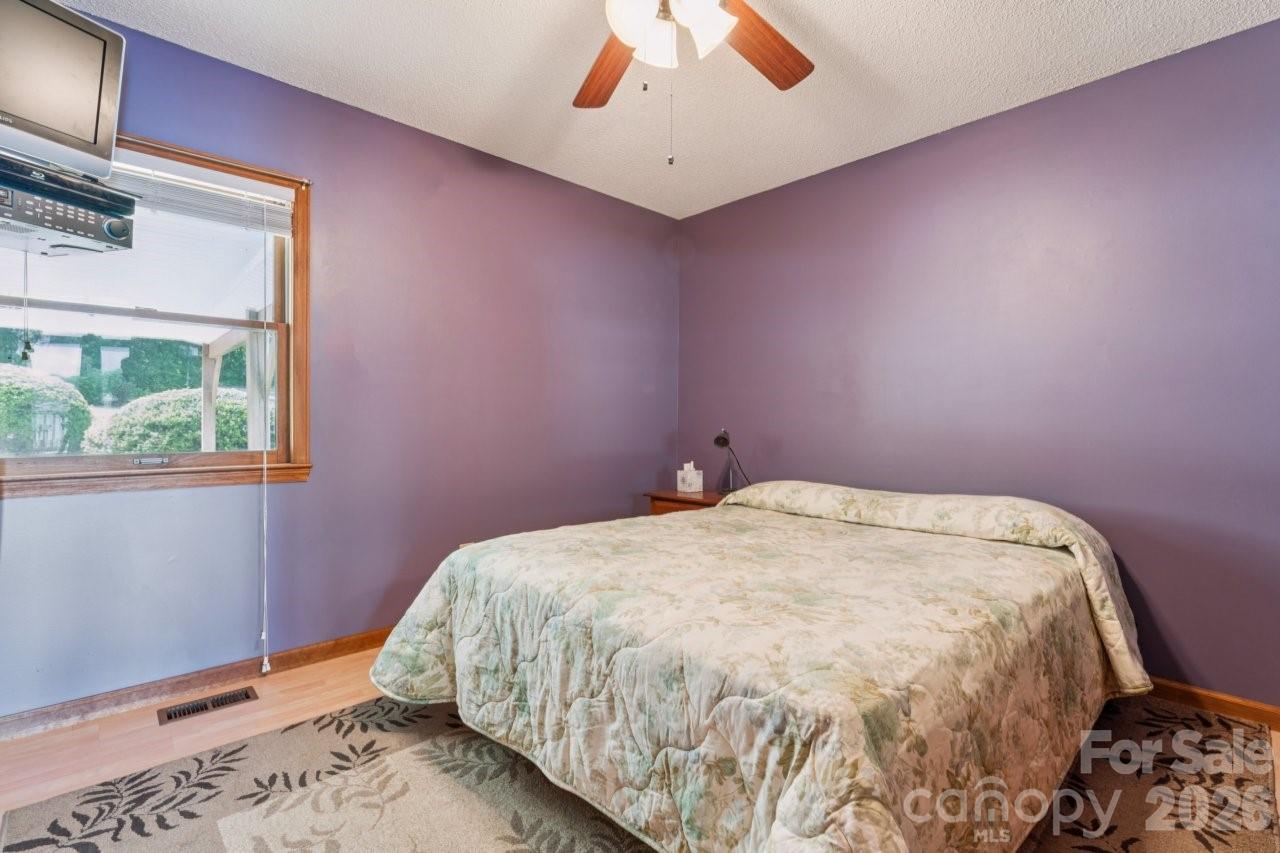 918 Pinehaven Drive