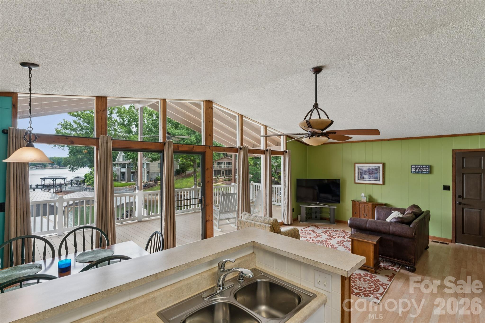 918 Pinehaven Drive
