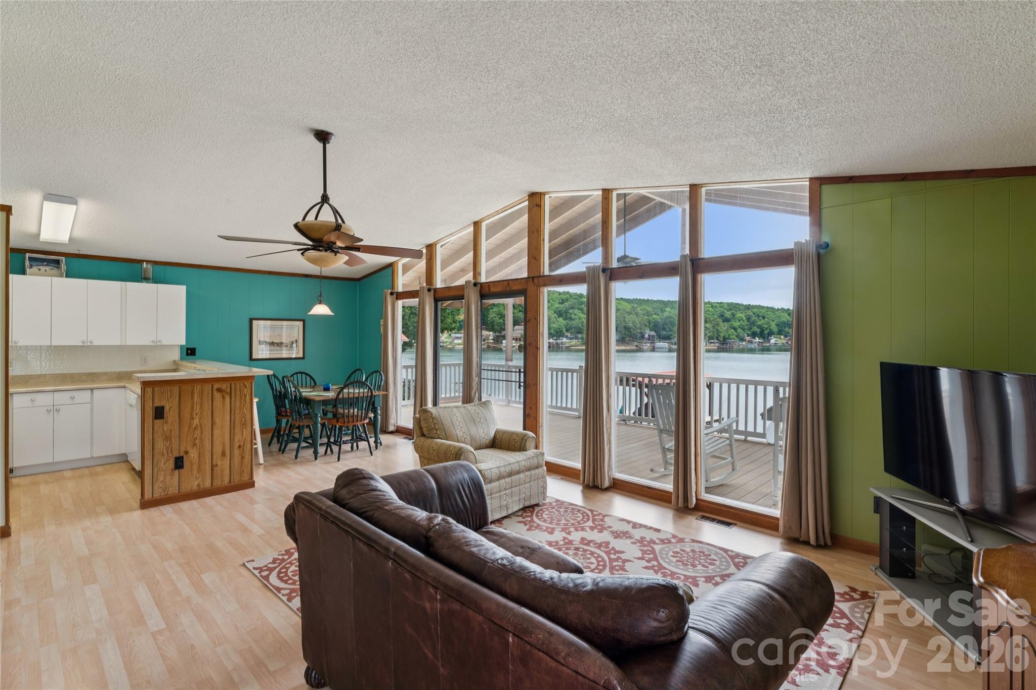 918 Pinehaven Drive