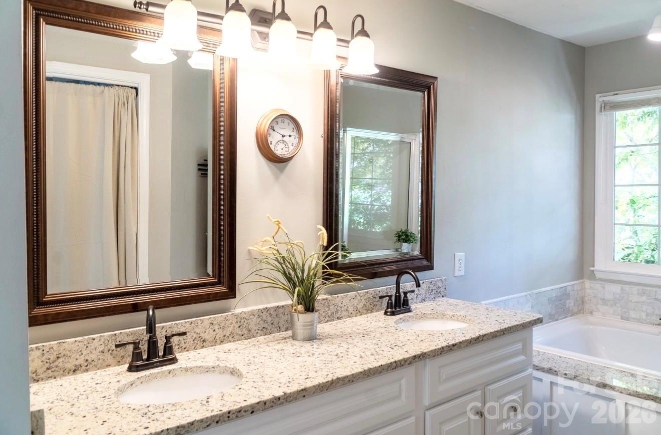 3267 Roberta Farms Court SW