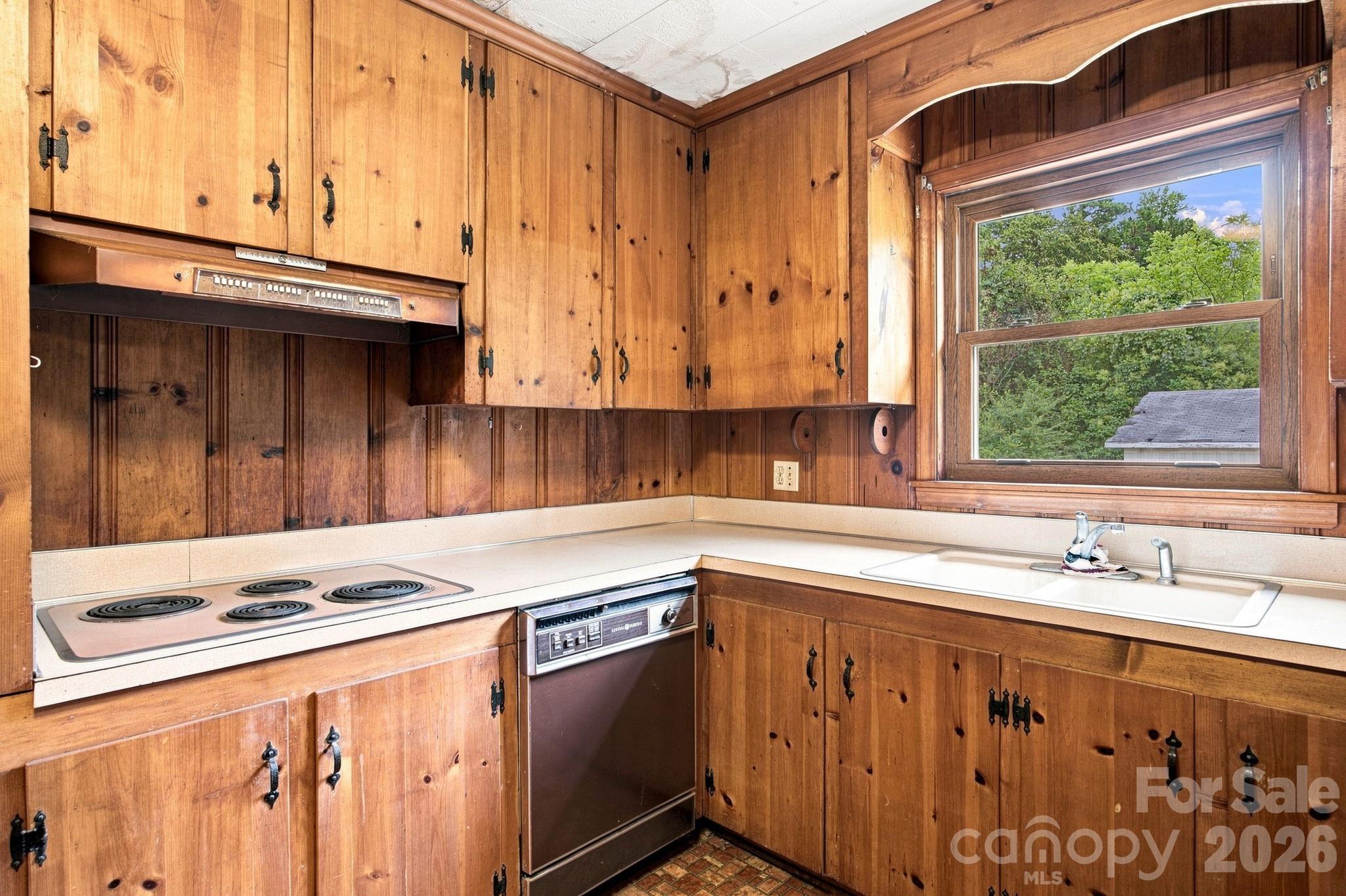 144 Rockwell Loop