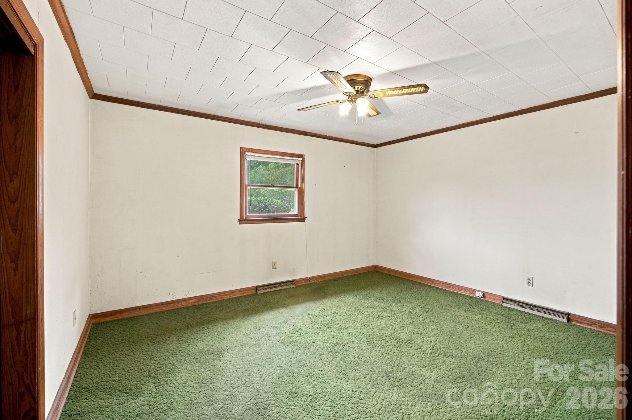 144 Rockwell Loop