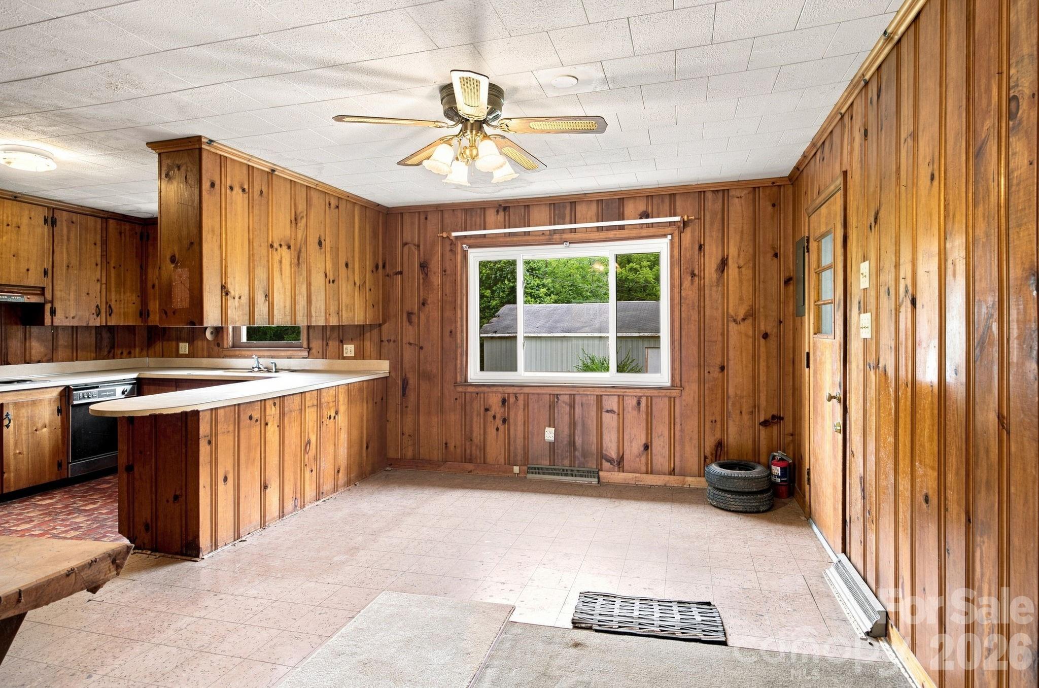 144 Rockwell Loop