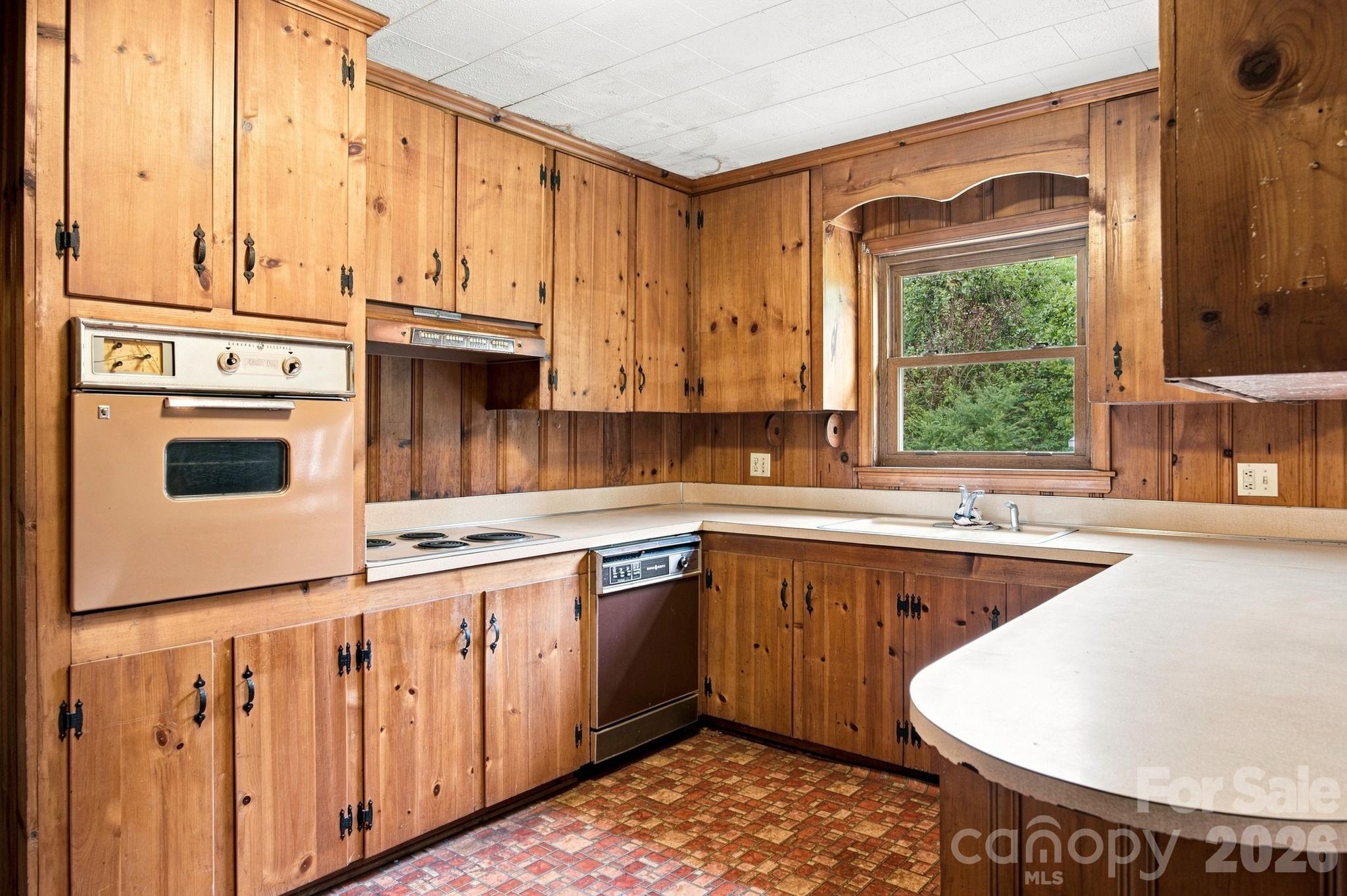 144 Rockwell Loop