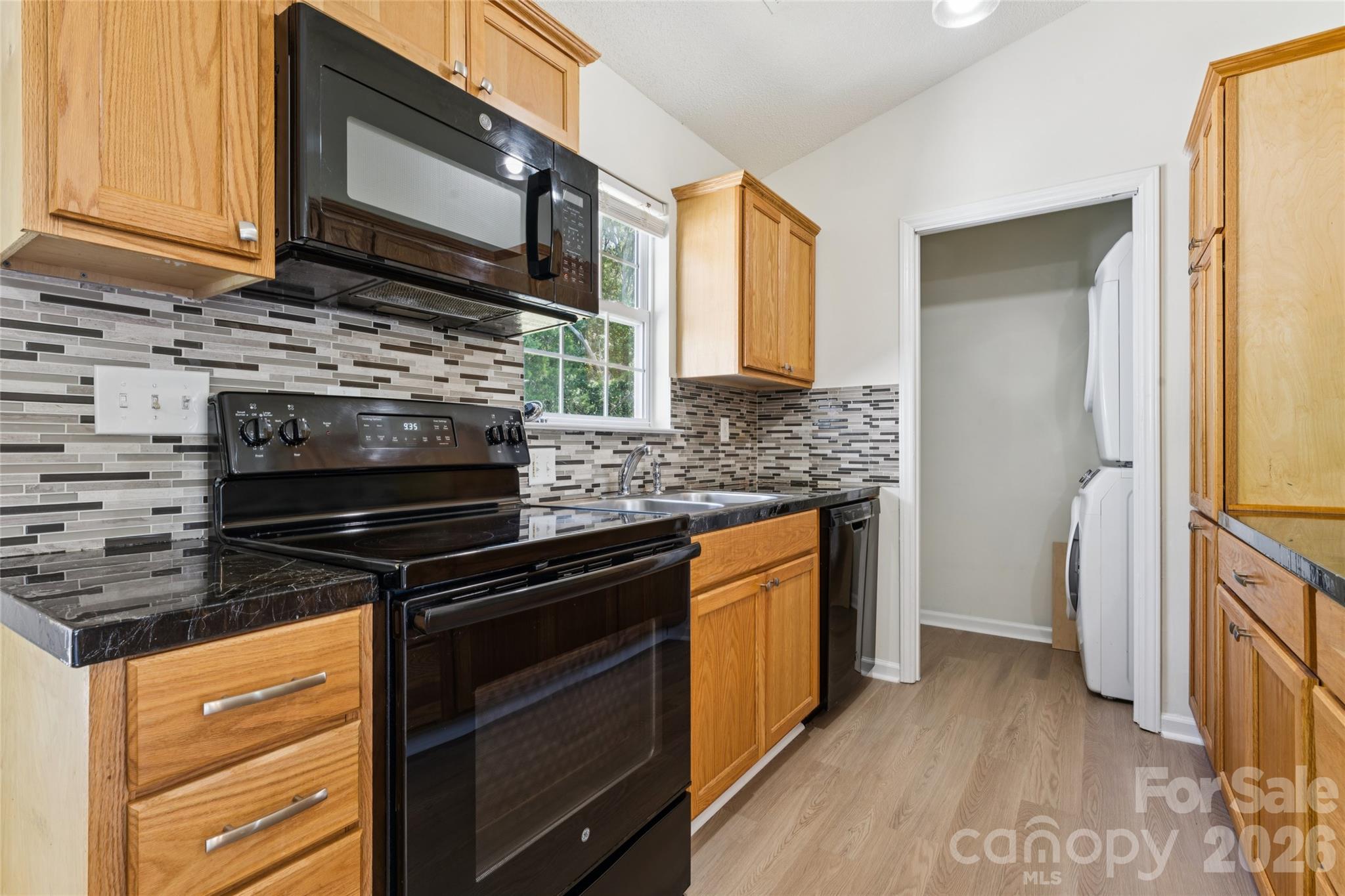 4563 Sunchase Court NW