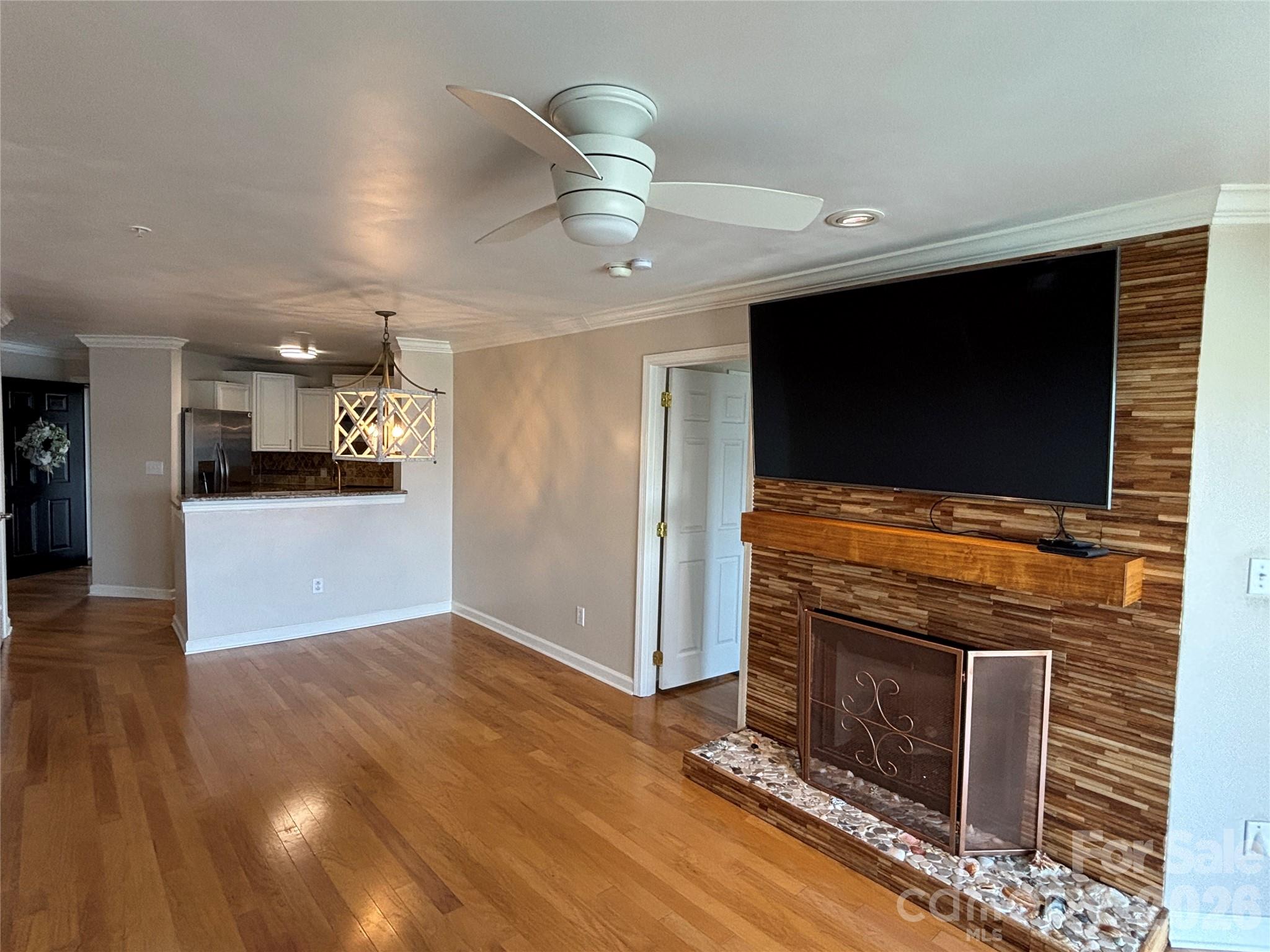 1332 Torrence Circle