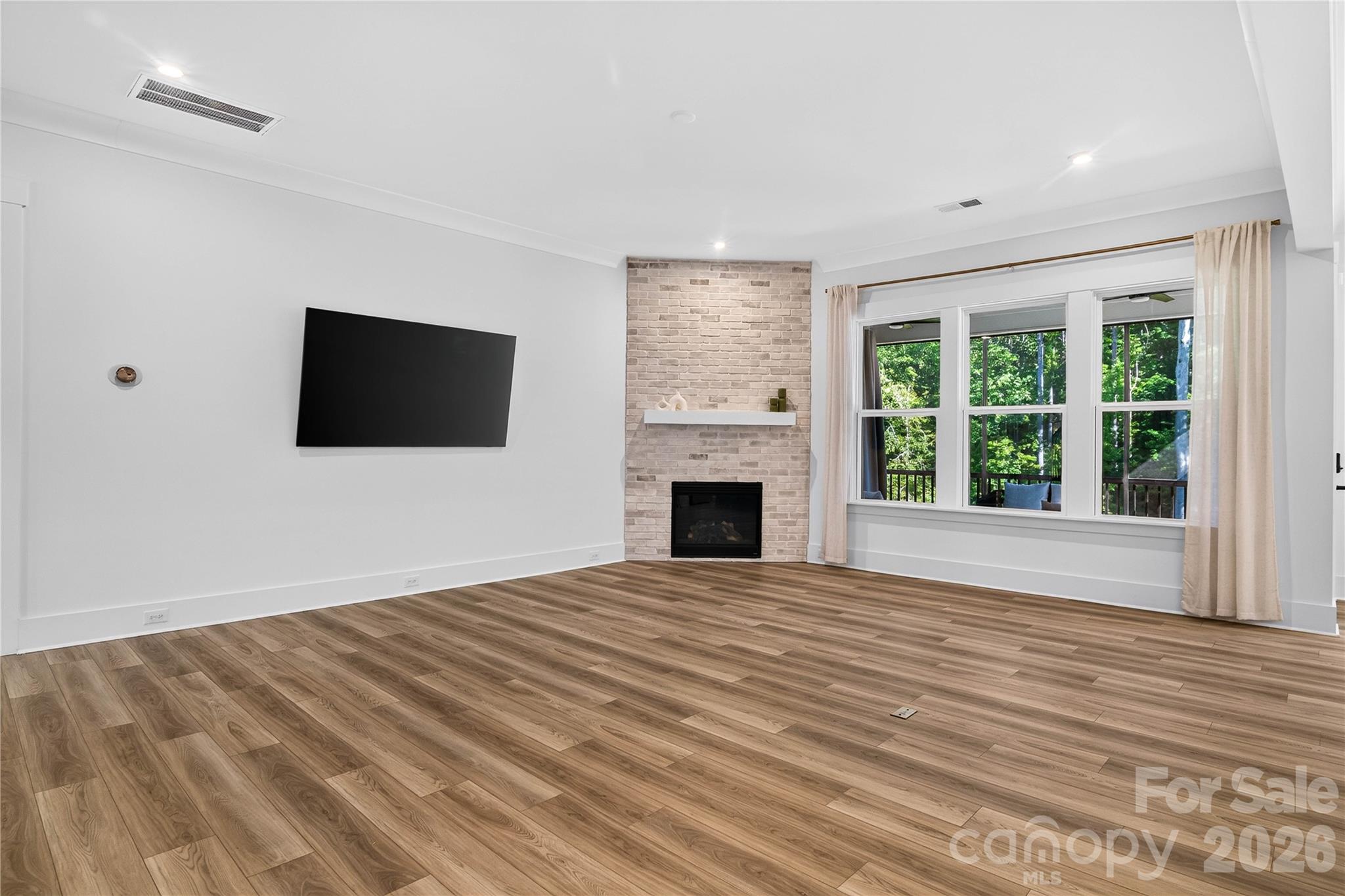 1216 Glade Arch Lane