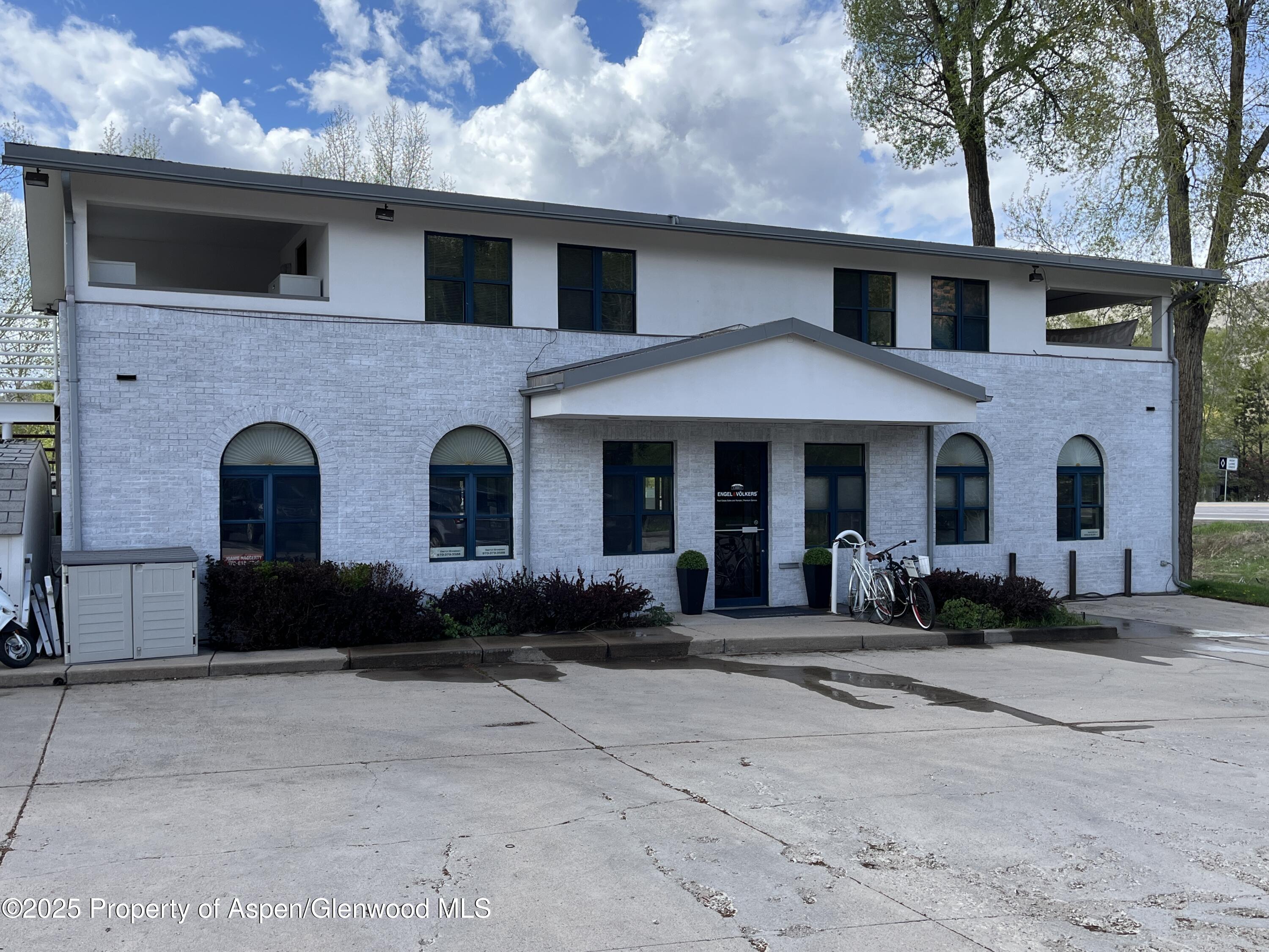 206 E Cody Lane