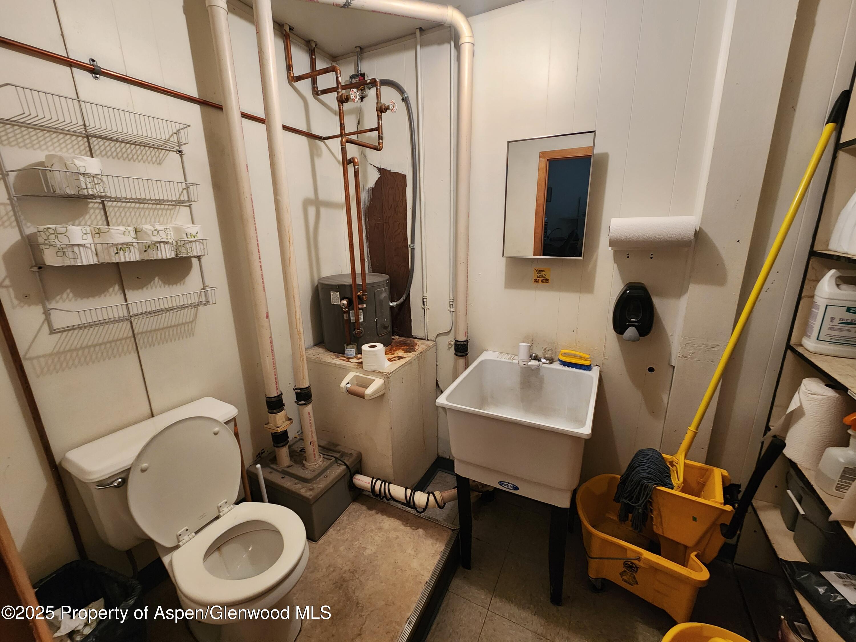 1605 GRAND Avenue Unit J