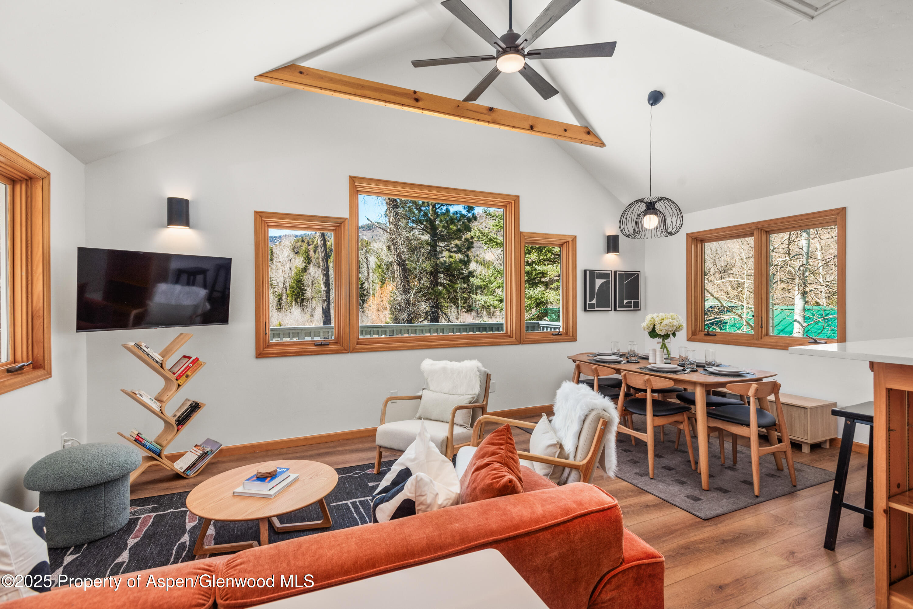385 Redstone Boulevard Unit: Upper