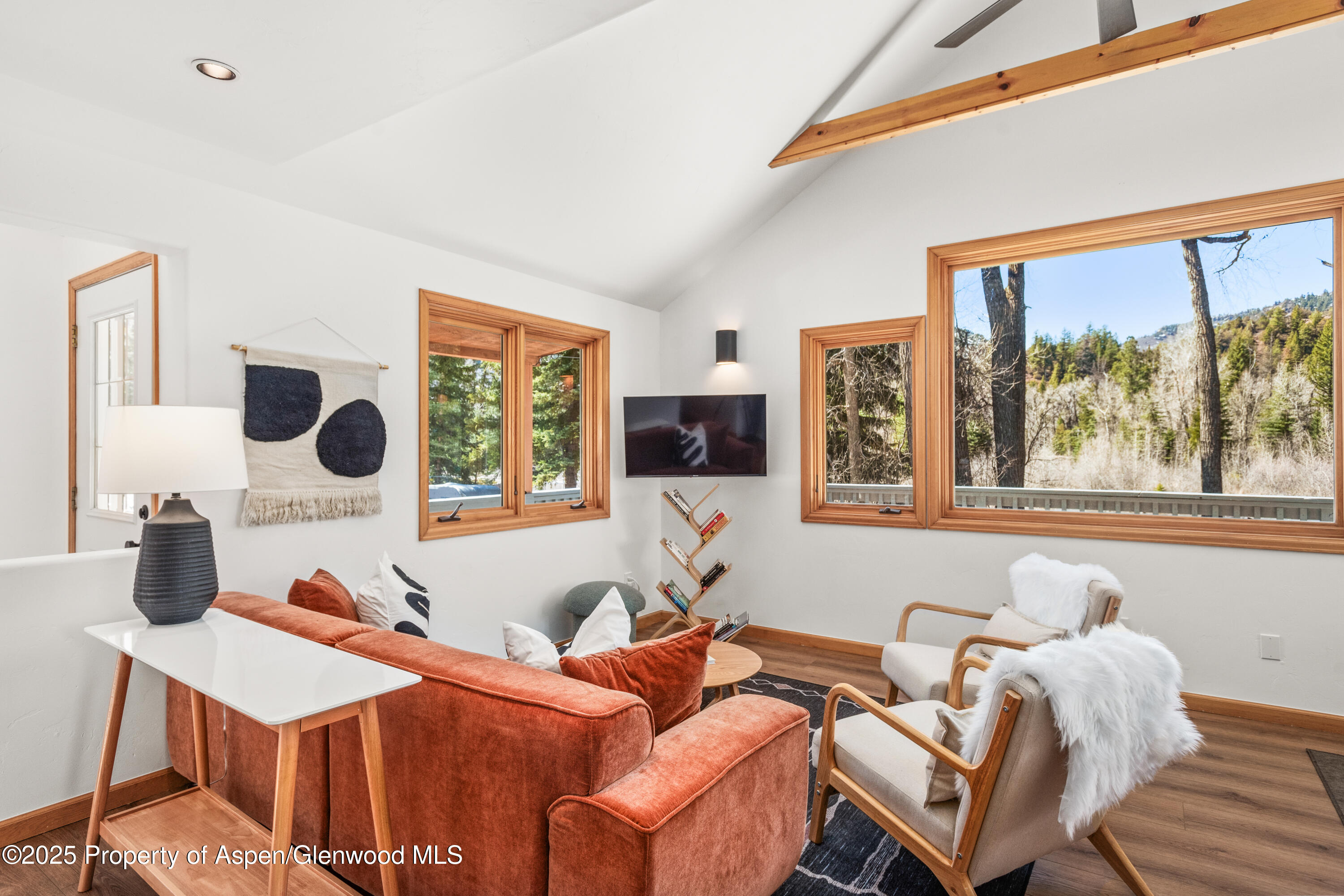 385 Redstone Boulevard Unit: Upper