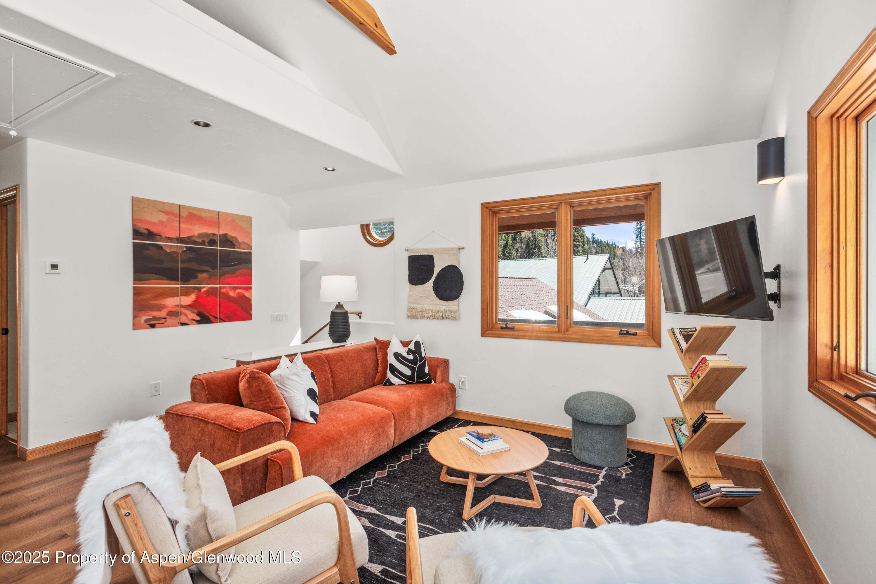 385 Redstone Boulevard Unit: Upper