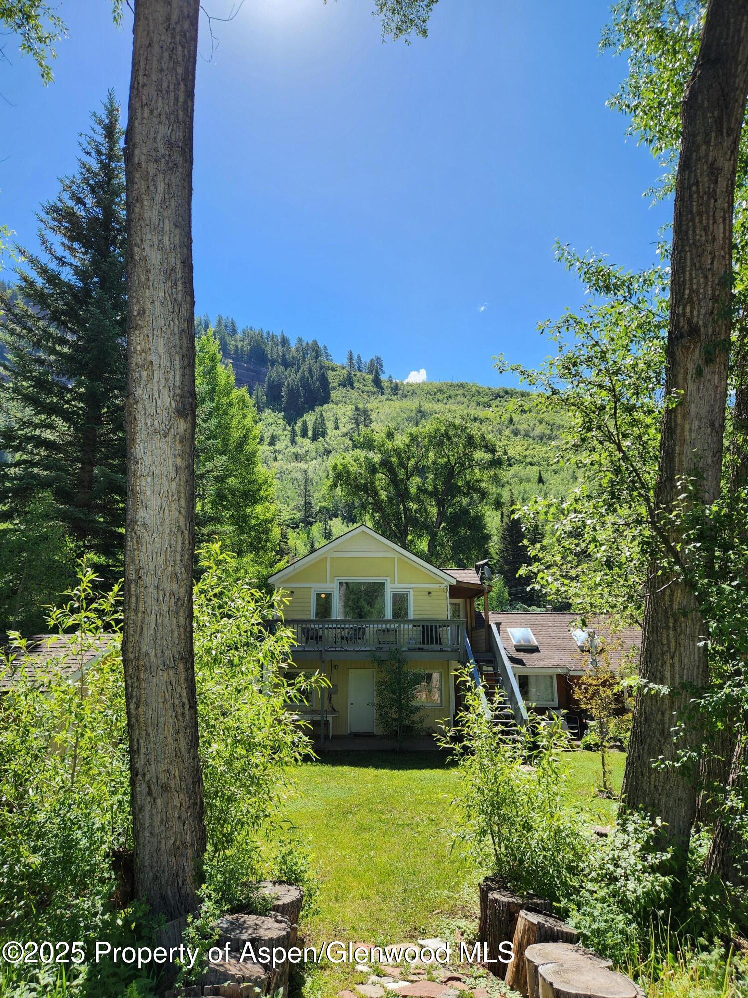 385 Redstone Boulevard Unit: Upper