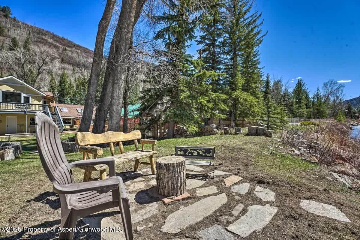 385 Redstone Boulevard Unit: Upper